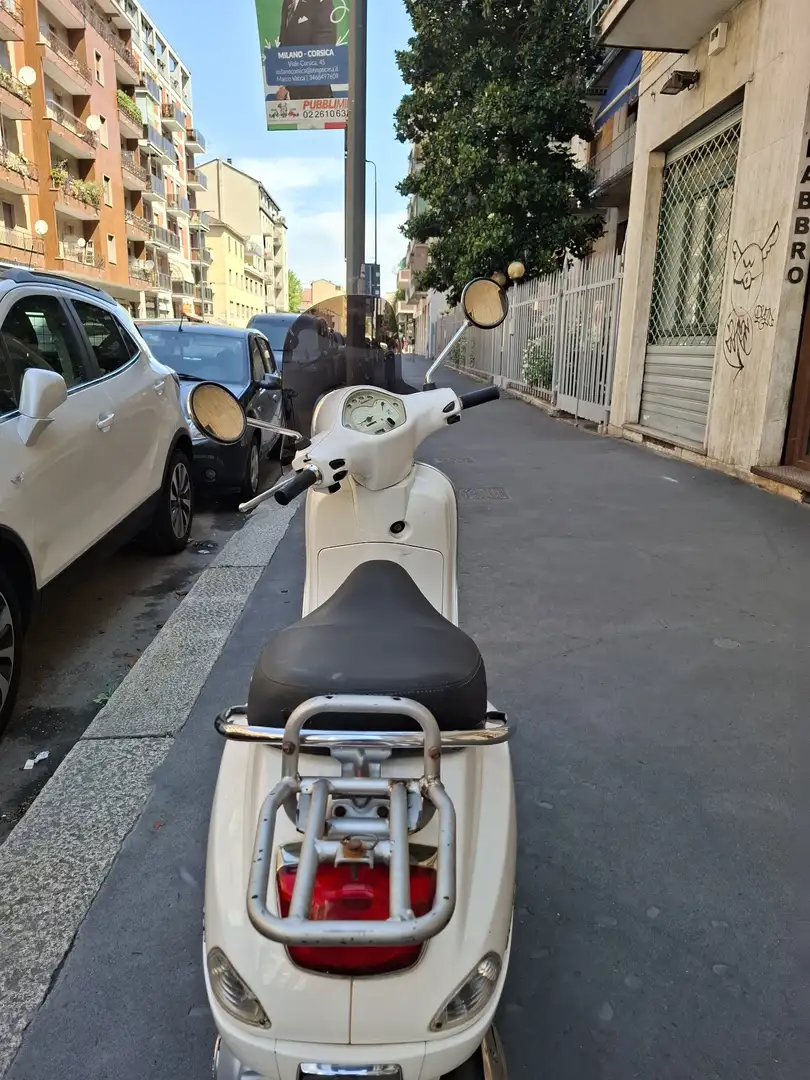 Vespa LX 125 Bianco - 2