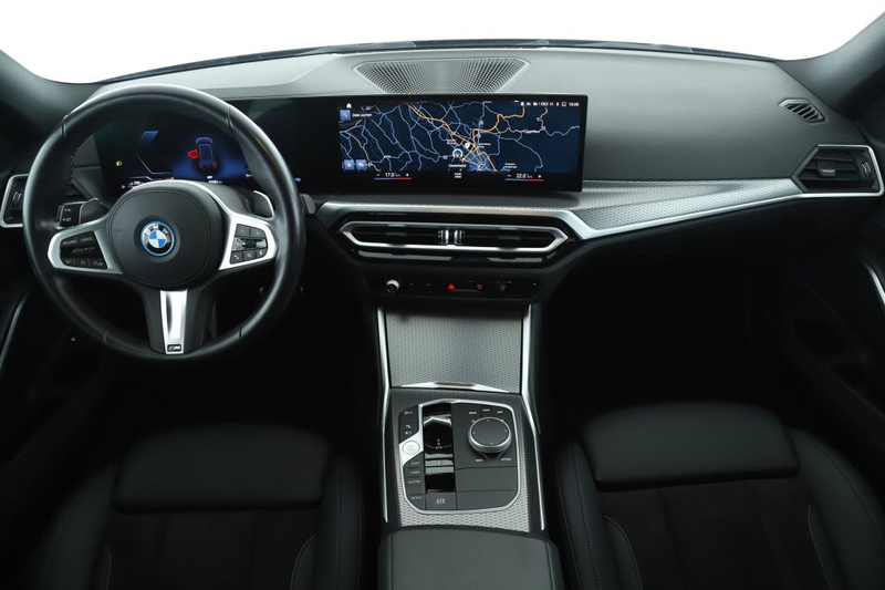 BMW 330 e PHEV xDrive Touring Autom M-SPORT NAVI LED 18 ZOLL — photo 12