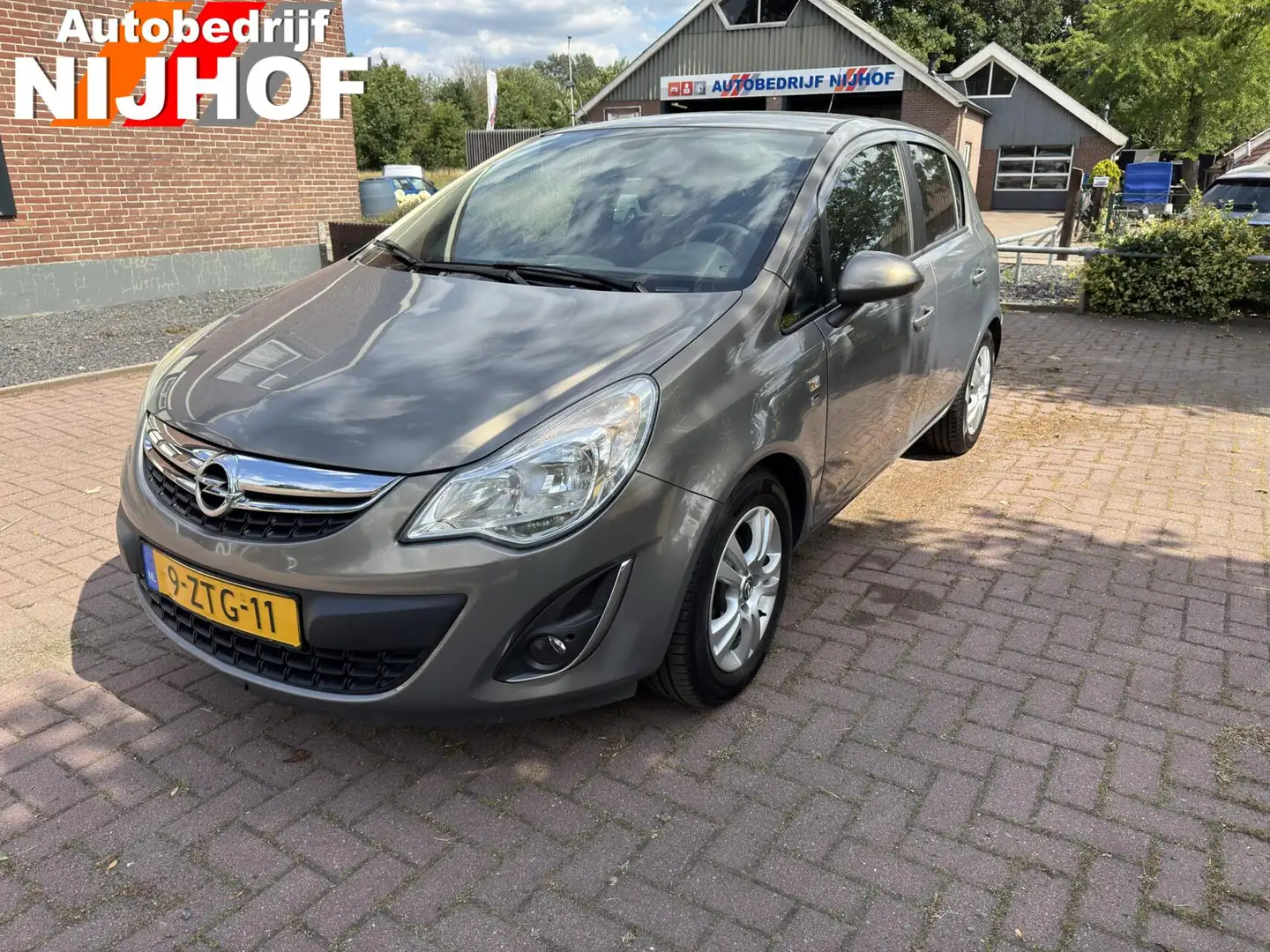 Opel Corsa 1.4-16V Bruin - 2