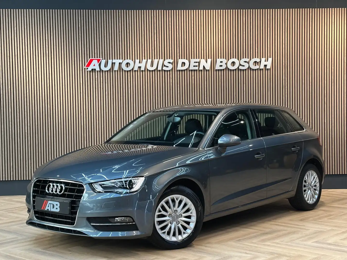 Audi A3 Sportback 1.2 TFSI Ambiente Pro Line plus Grijs - 1