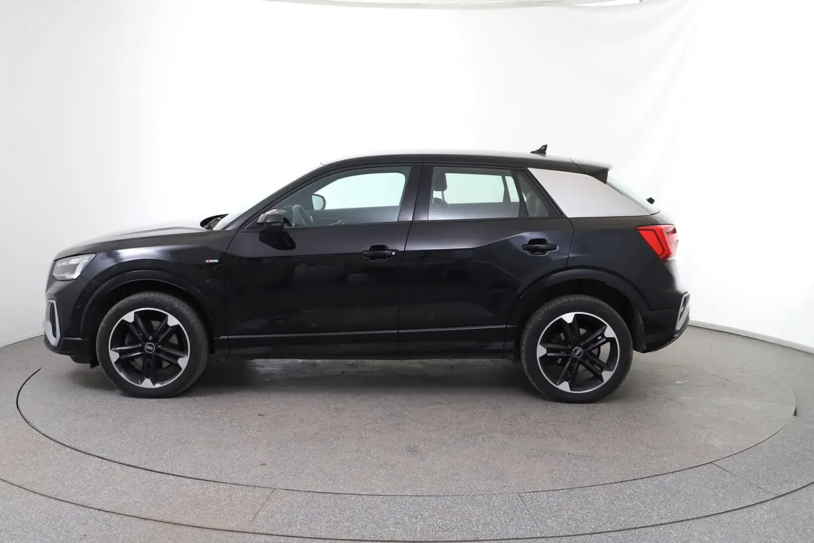 Audi Q2 35 TDI quattro S line Schwarz - 2