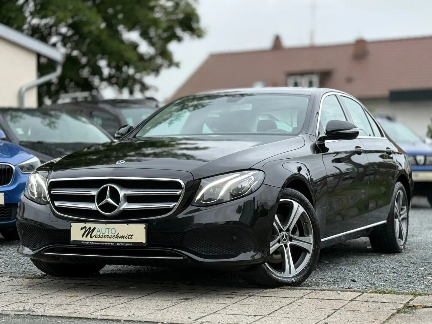 Mercedes-Benz E 200 Lim 4Matic AUTOMATIK LED PANO NAVIPro Noir - 2