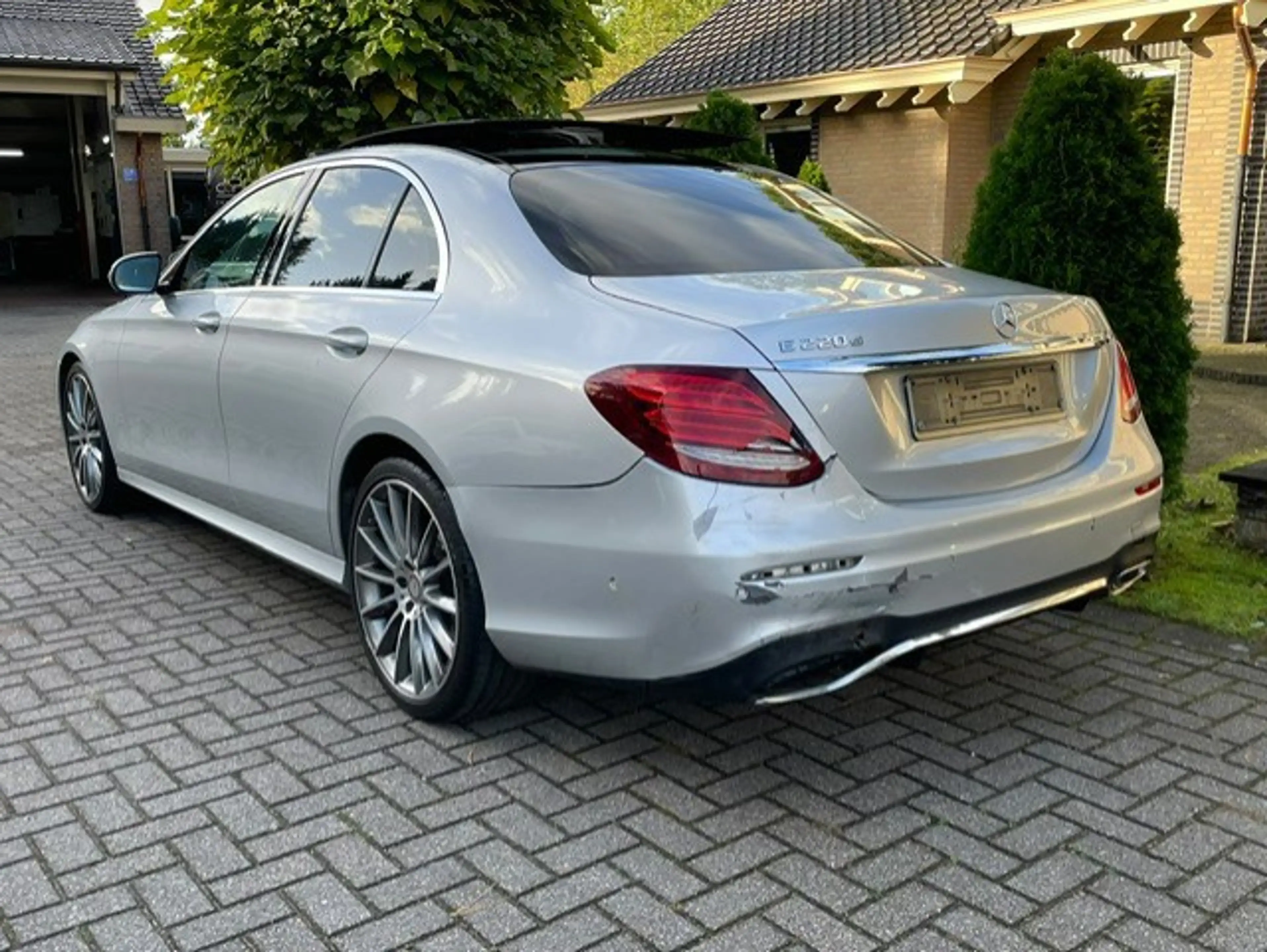 Mercedes-Benz E 220 d AMG LINE PANO NAVI CAMERA LED — photo 6