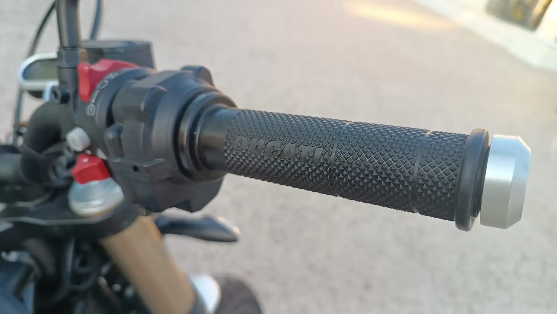 Ducati Scrambler 1100 Special Gris - 2