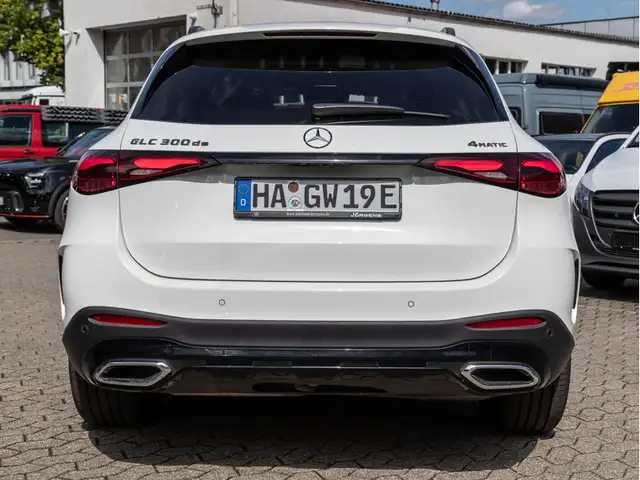 Mercedes-Benz GLC view 5