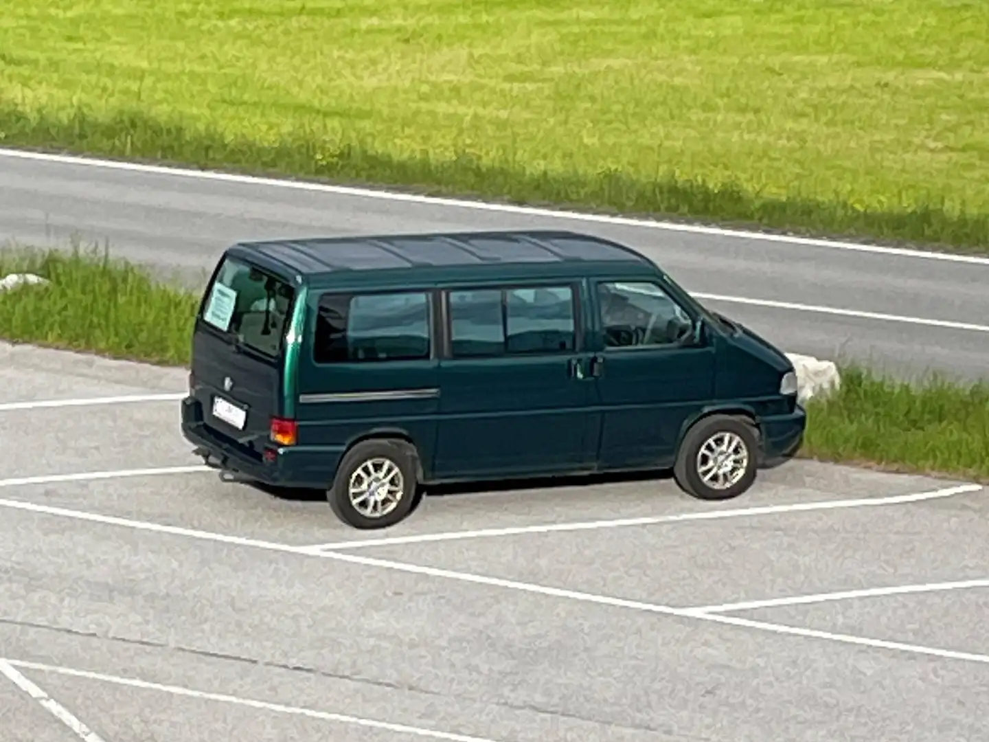 Volkswagen T4 Caravelle Caravelle 2-3-3 GL 2,5 lg. TDI Grün - 2
