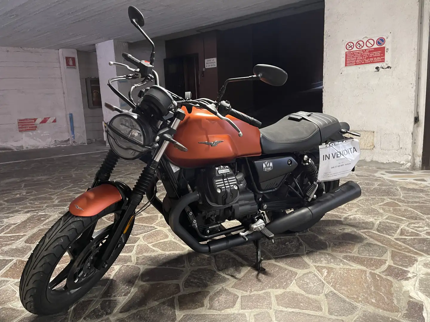 Moto Guzzi V 7 con accessori Portocaliu - 1