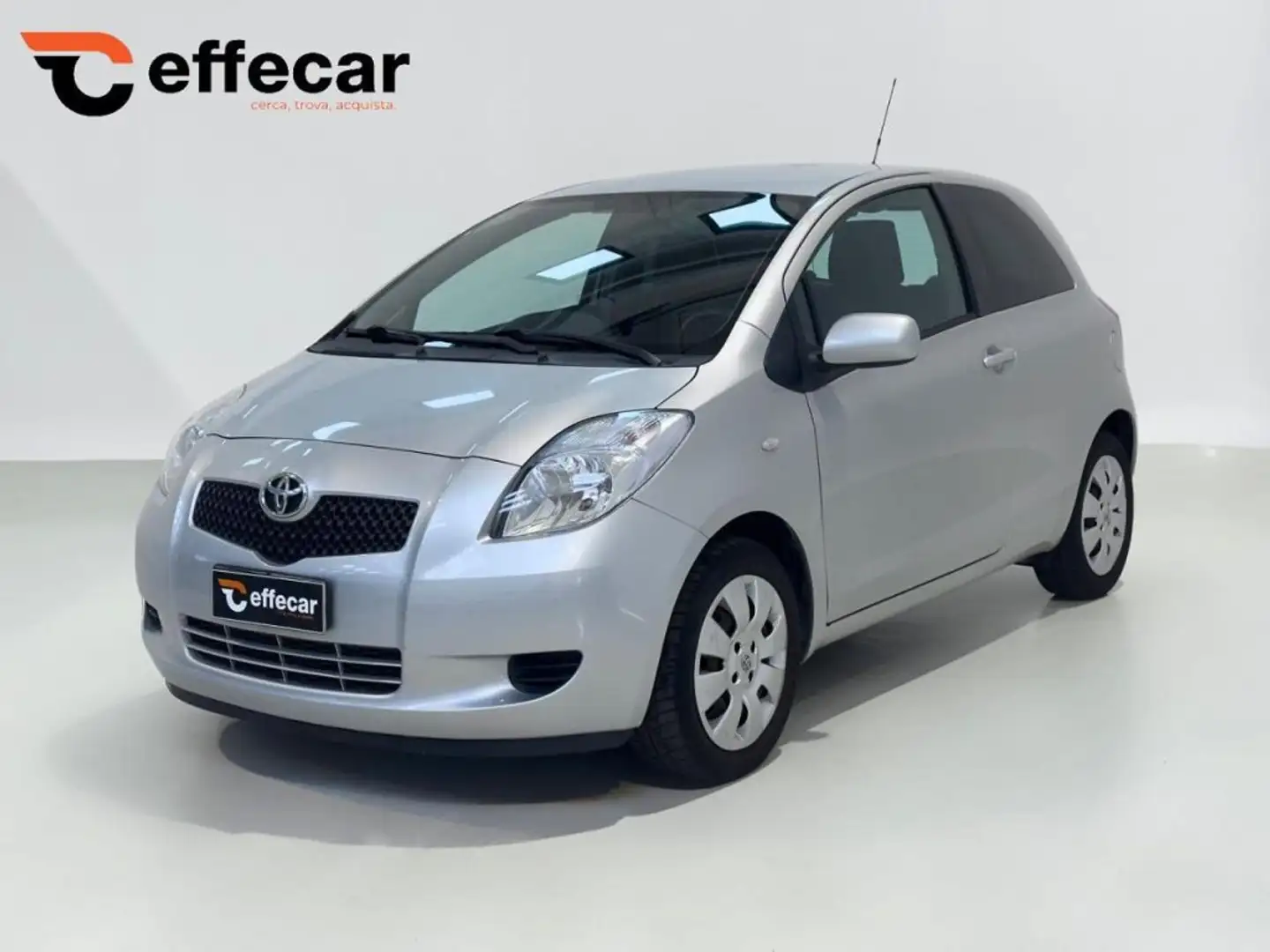 Toyota Yaris 1.0 3 porte Plateado - 1