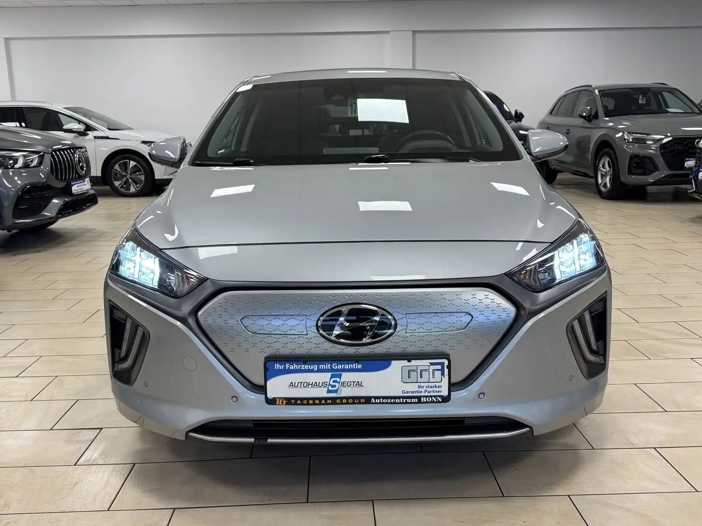 Hyundai IONIQ Prime Elektro*S-Dach*ACC*Leder*R-Cam*LED* Silber - 2