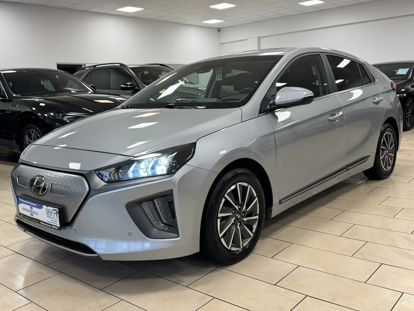 Hyundai IONIQ Prime Elektro*S-Dach*ACC*Leder*R-Cam*LED* Silber - 1