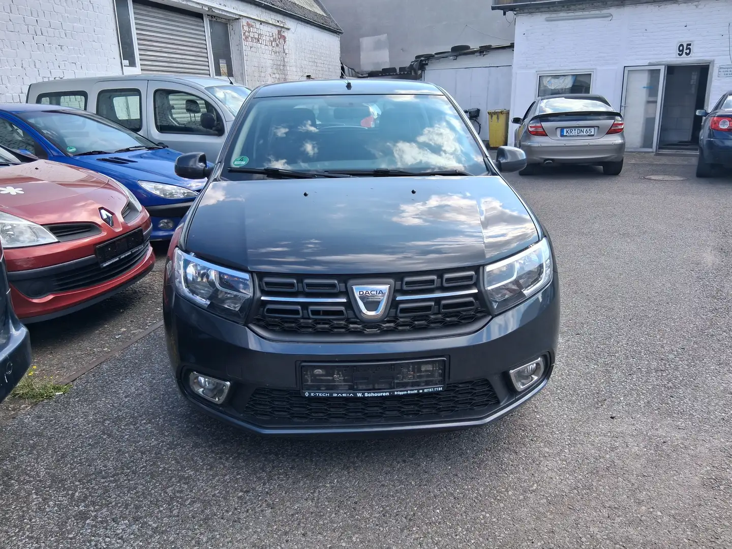 Dacia Sandero TCe 90 LPG (S Grau - 1