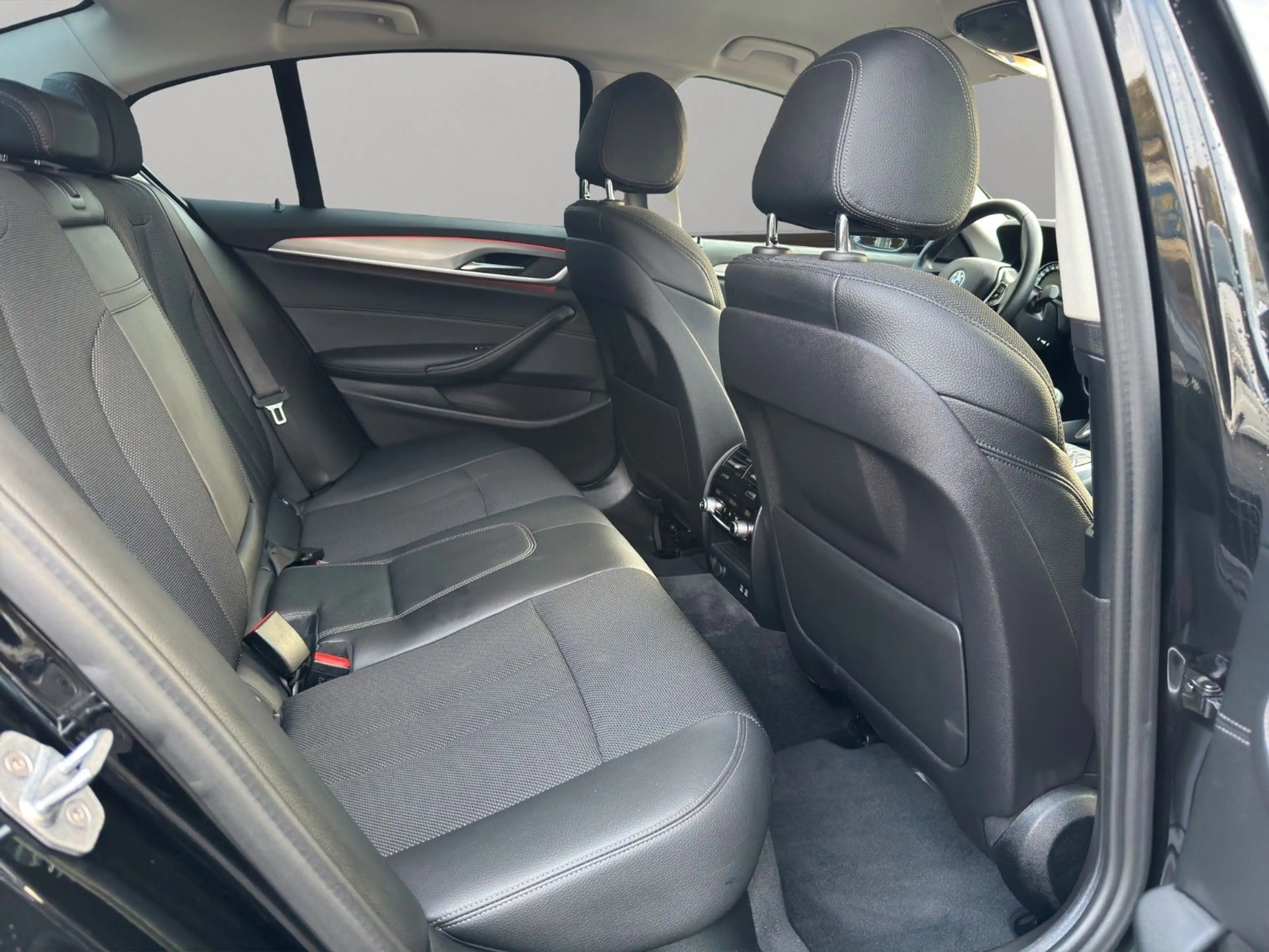 BMW 540 d xDrive Sport Line/LED/TEMPO/LM/SHZ/NAV — photo 19