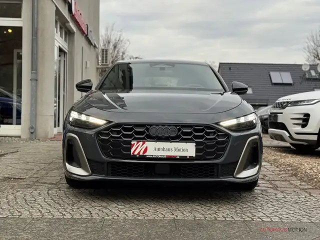 Audi A5 view 3