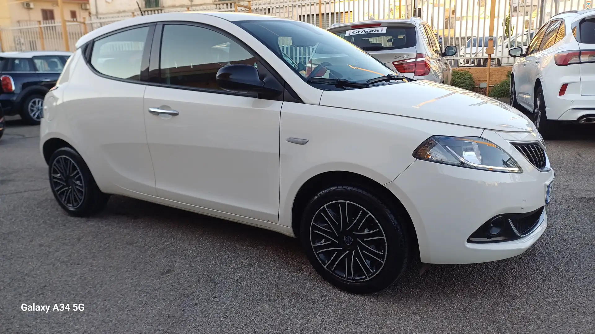 Lancia Ypsilon Ypsilon III 2022 1.0 firefly hybrid Gold Plus s Bianco - 2