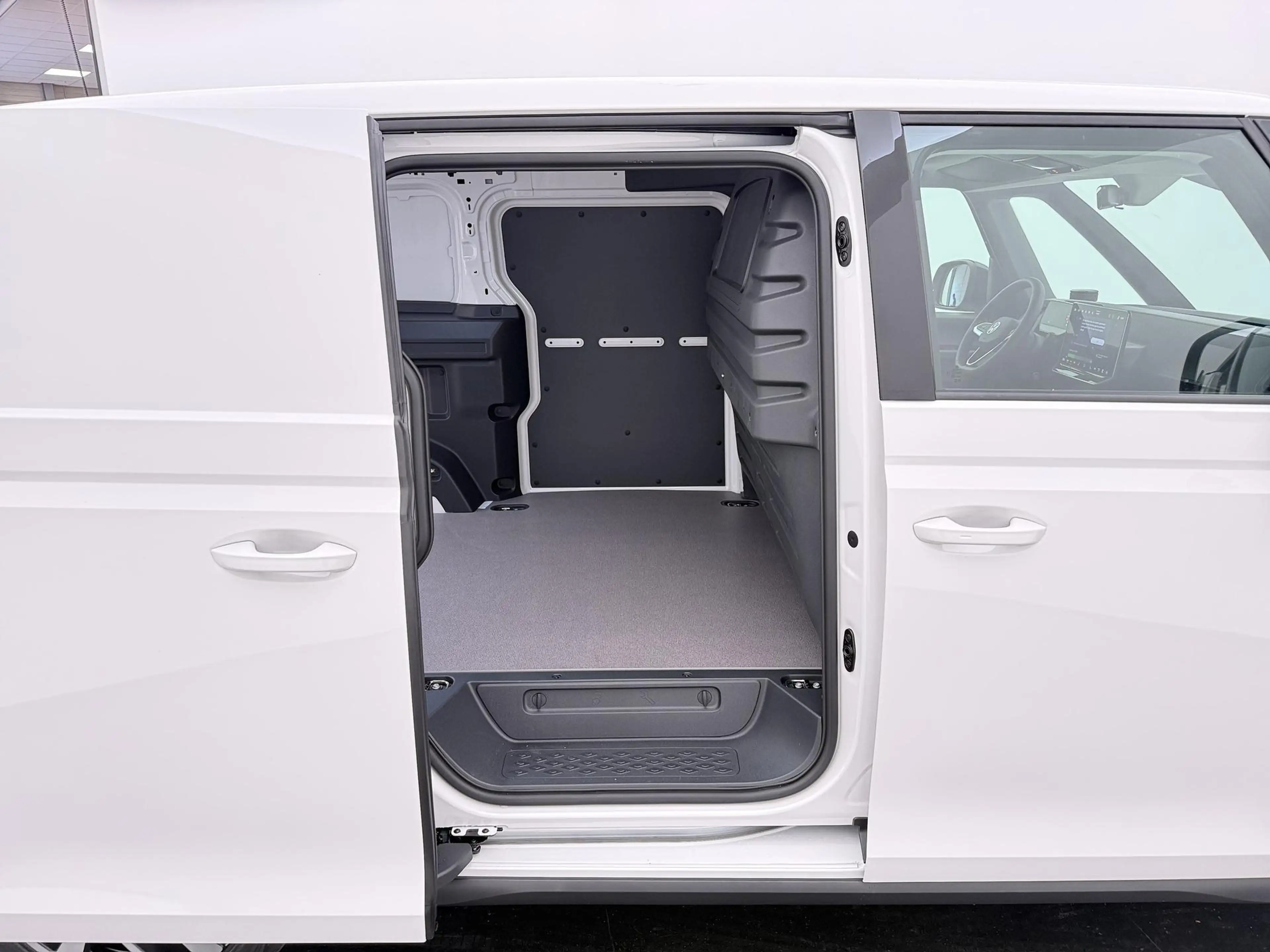 Volkswagen ID. Buzz Cargo Bedrijfswagens Bulli Limited Edition 250 kW / 340 — photo 13