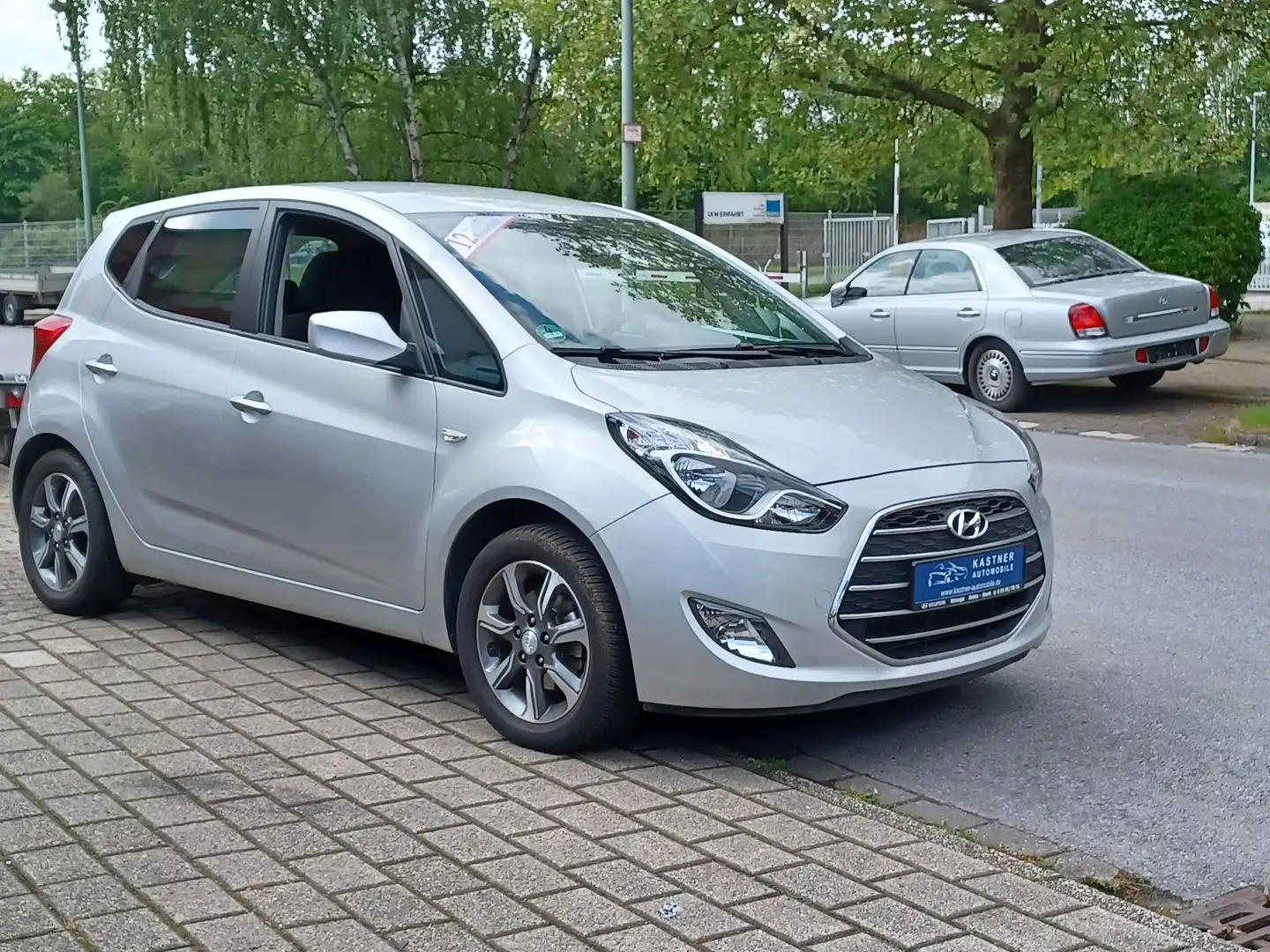 Hyundai iX20 Space Automatik Sitzheizung Bluetooth Silber - 1