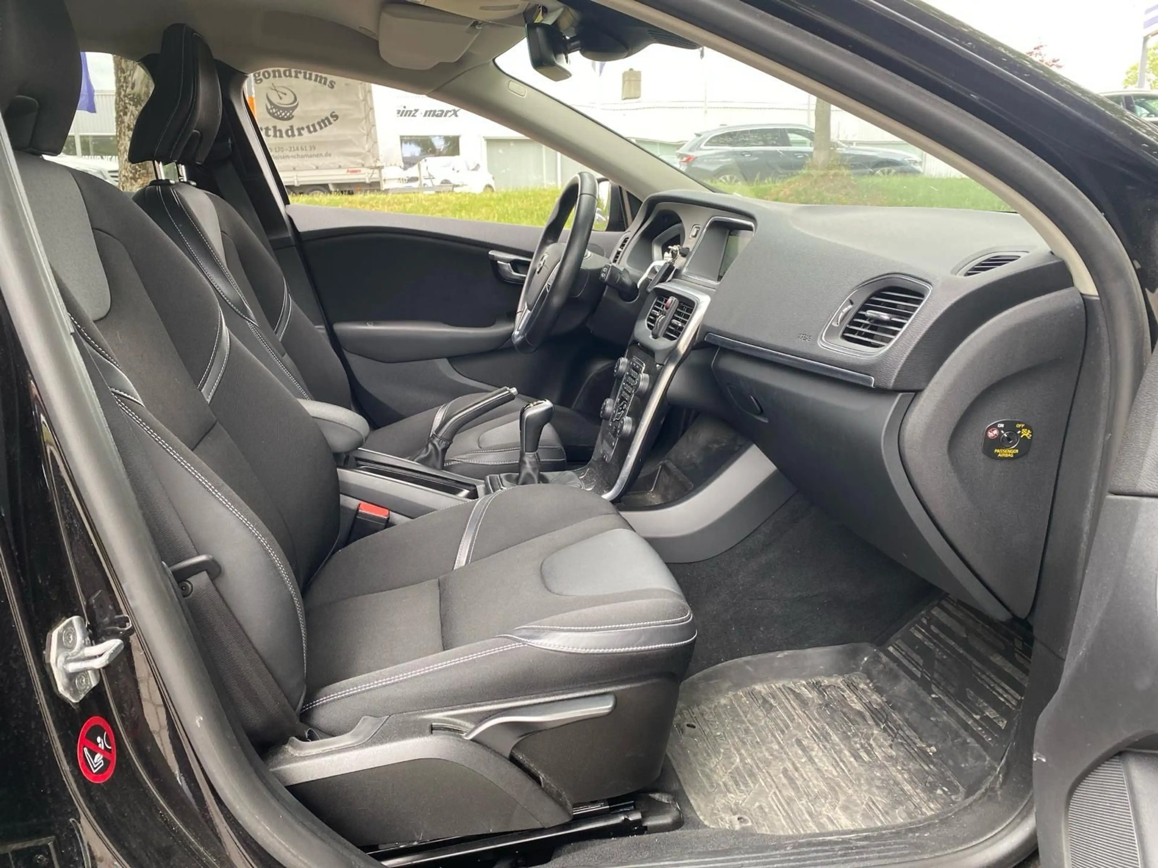 Volvo V40 Momentum*Navi*PDC*LED*SHZ* — photo 11