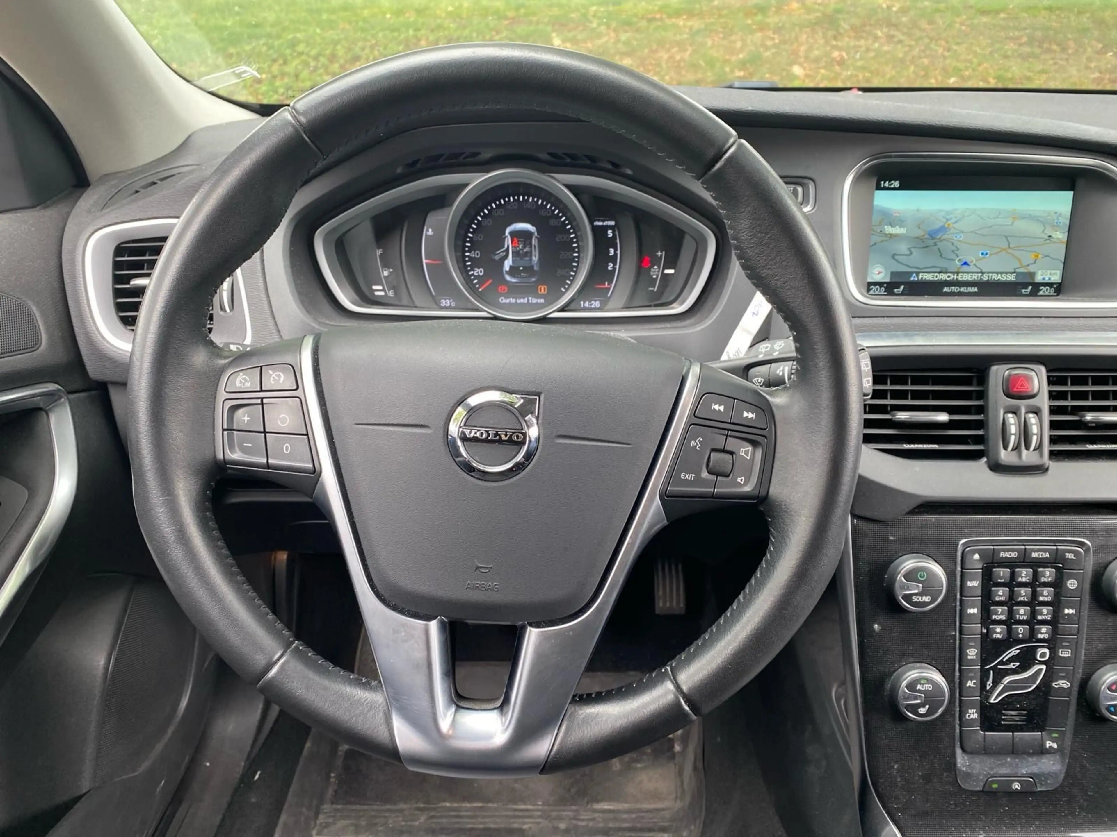 Volvo V40 Momentum*Navi*PDC*LED*SHZ* — photo 10