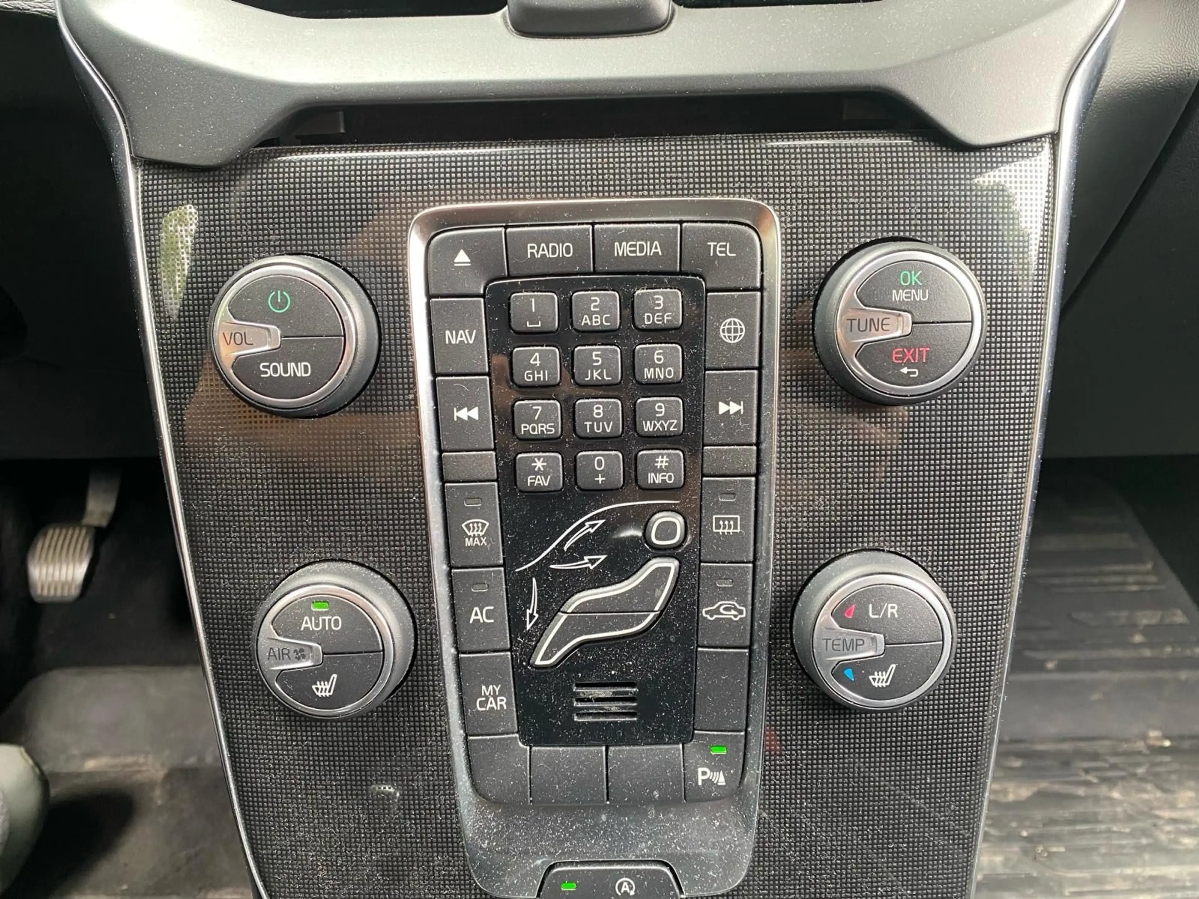Volvo V40 Momentum*Navi*PDC*LED*SHZ* — photo 15
