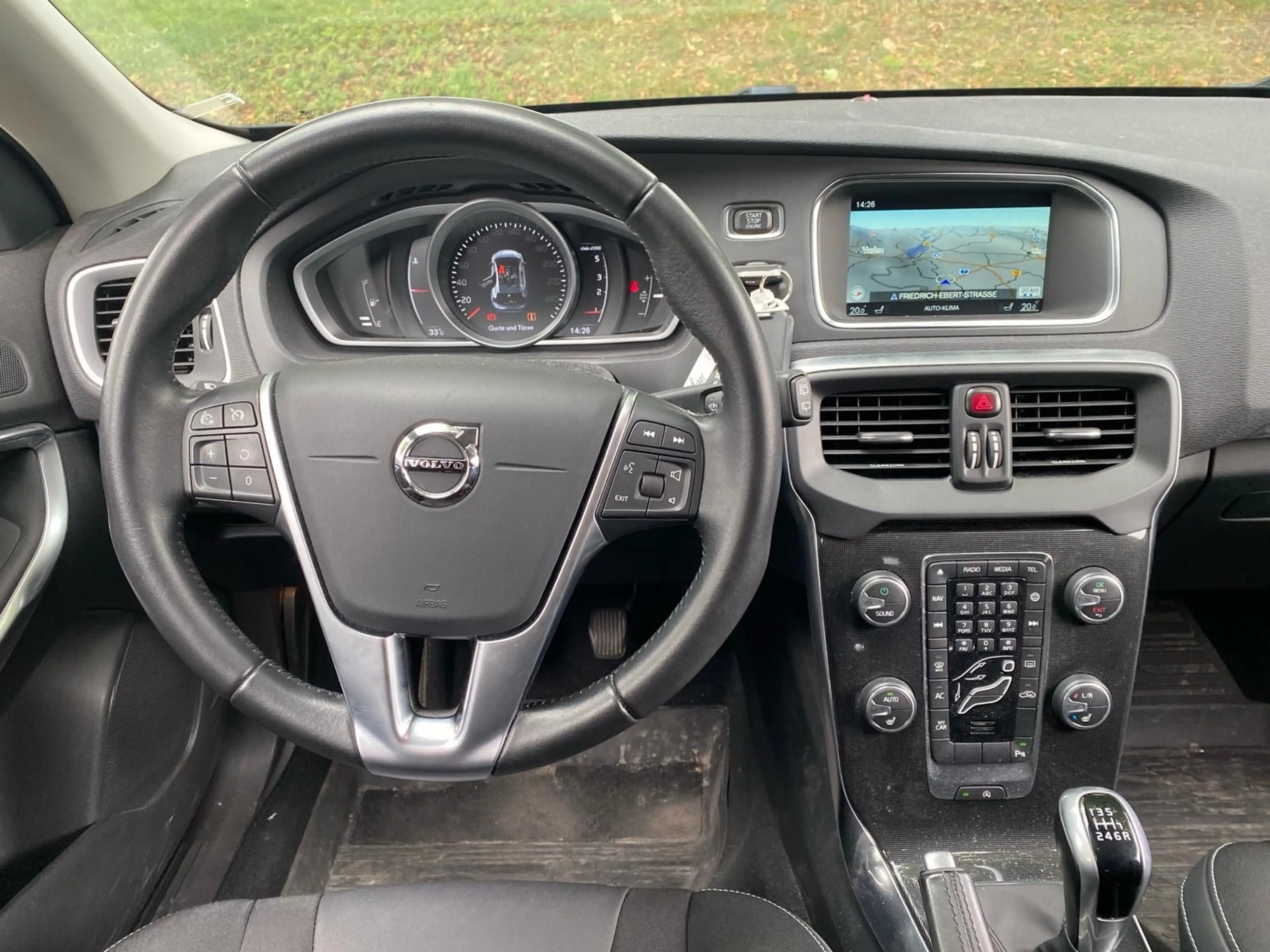 Volvo V40 Momentum*Navi*PDC*LED*SHZ* — photo 14