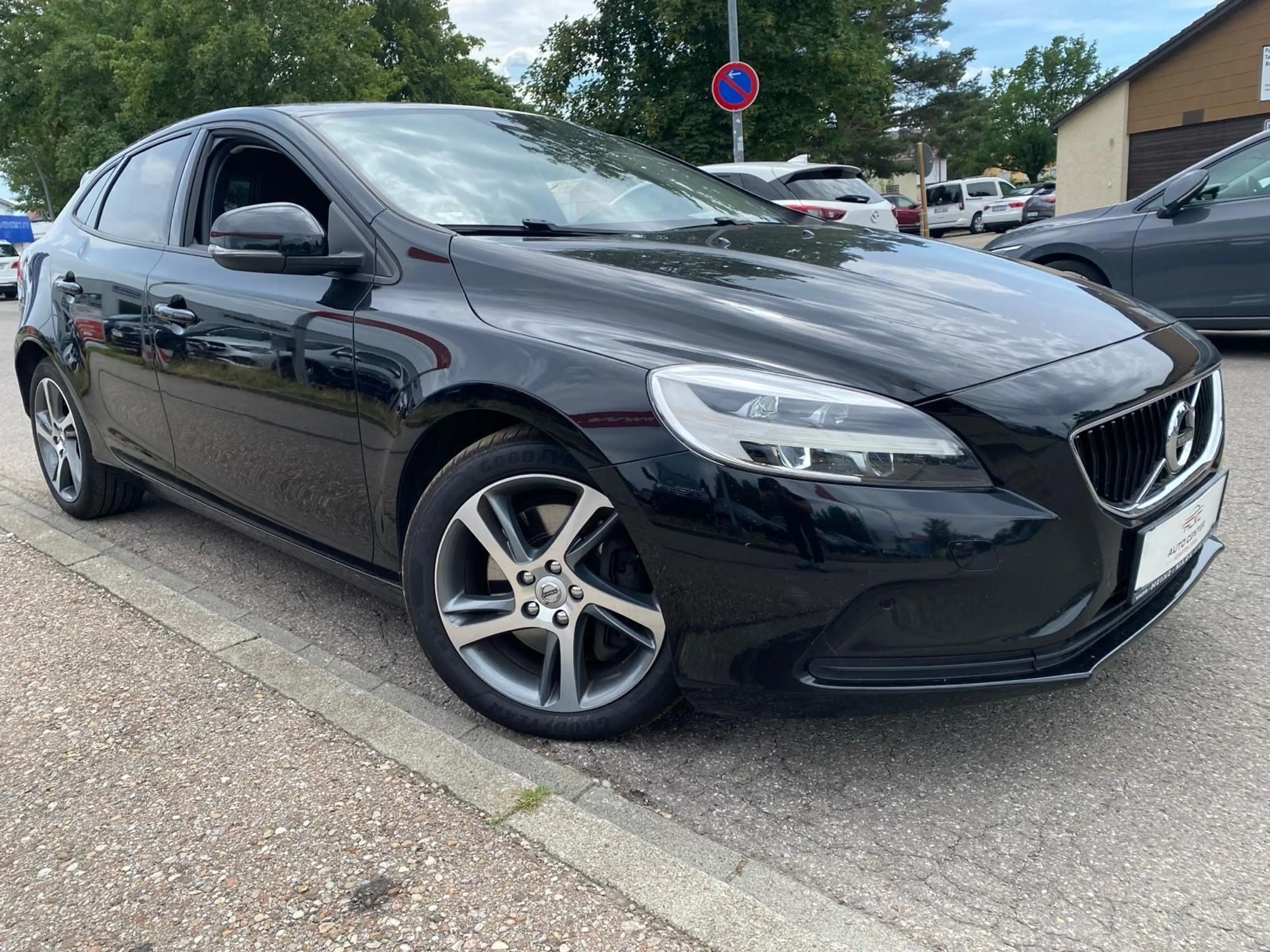 Volvo V40 Momentum*Navi*PDC*LED*SHZ* — photo 4