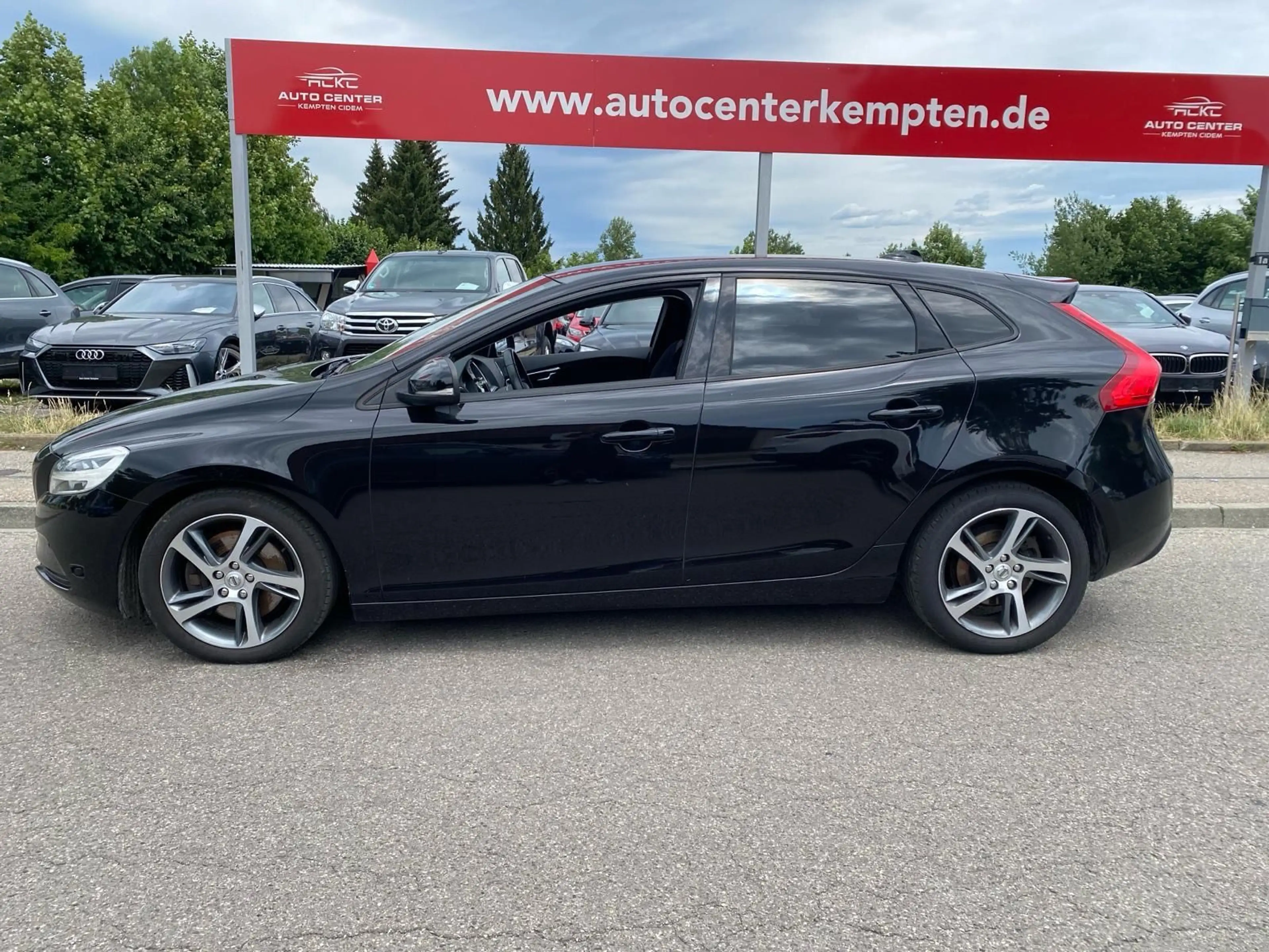 Volvo V40 Momentum*Navi*PDC*LED*SHZ* — photo 5