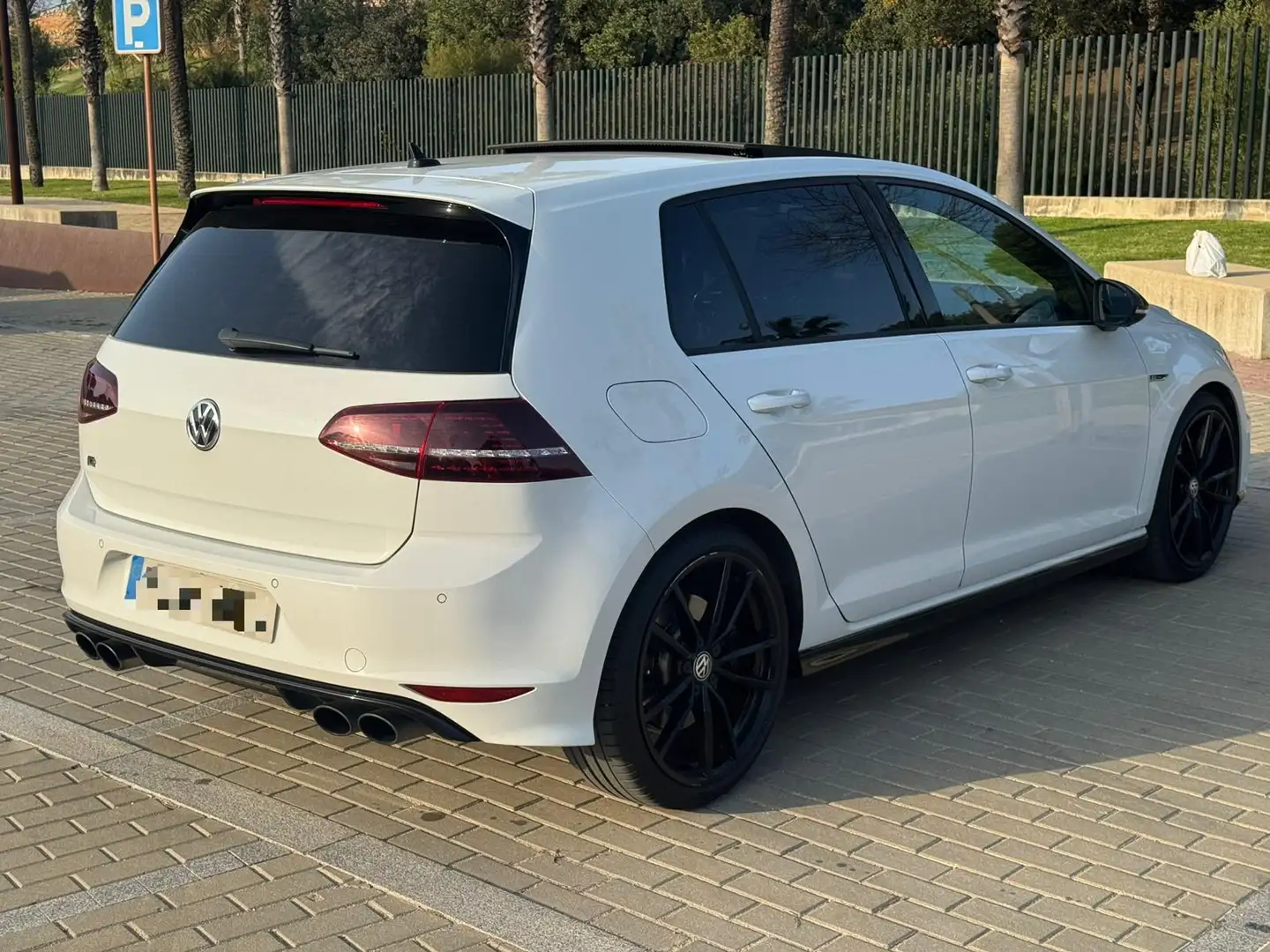 Volkswagen Golf R - 2