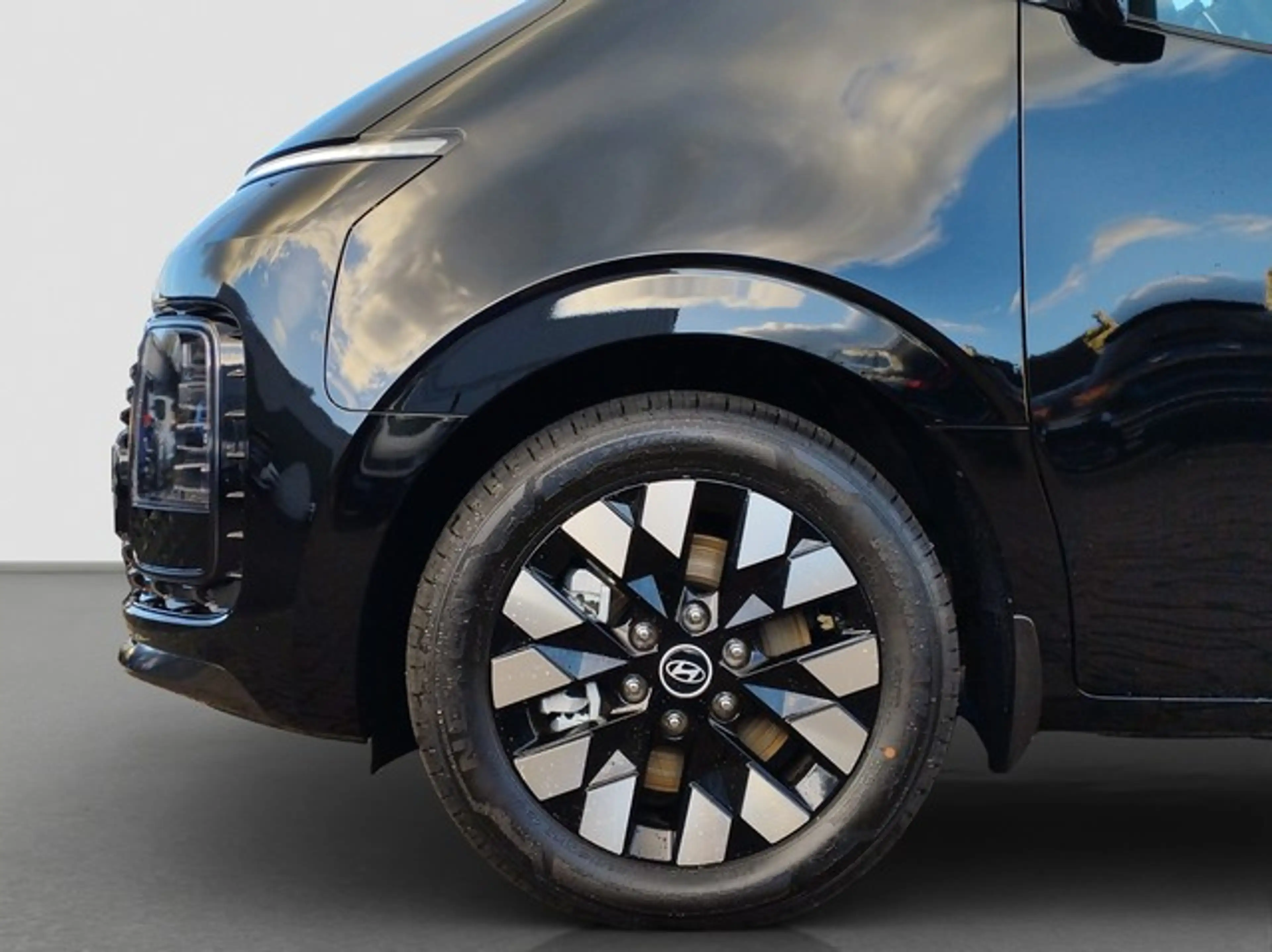 Hyundai STARIA Hybrid 1.6 T-GDI Signature Panoramadach — photo 15