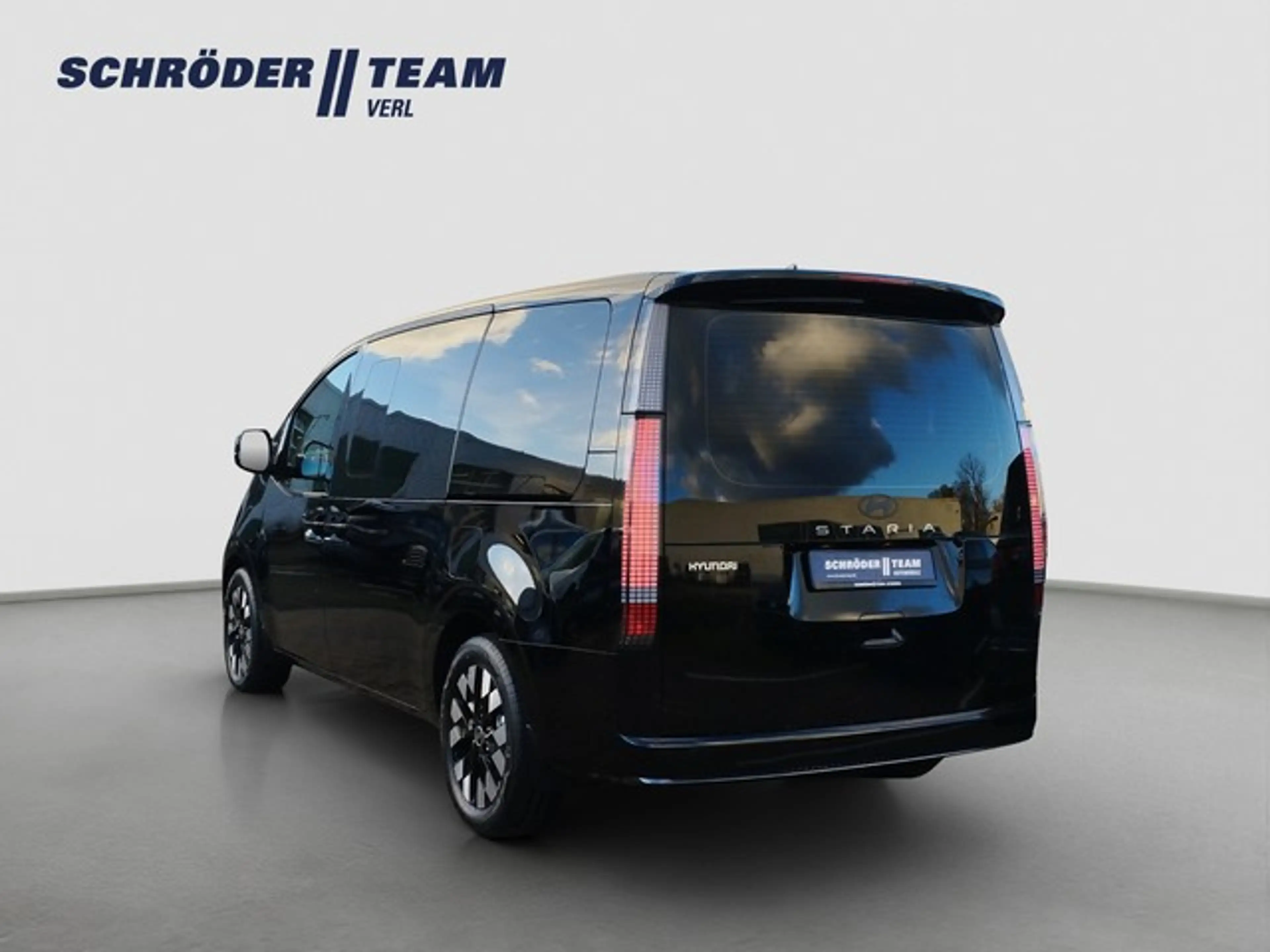 Hyundai STARIA Hybrid 1.6 T-GDI Signature Panoramadach — photo 3