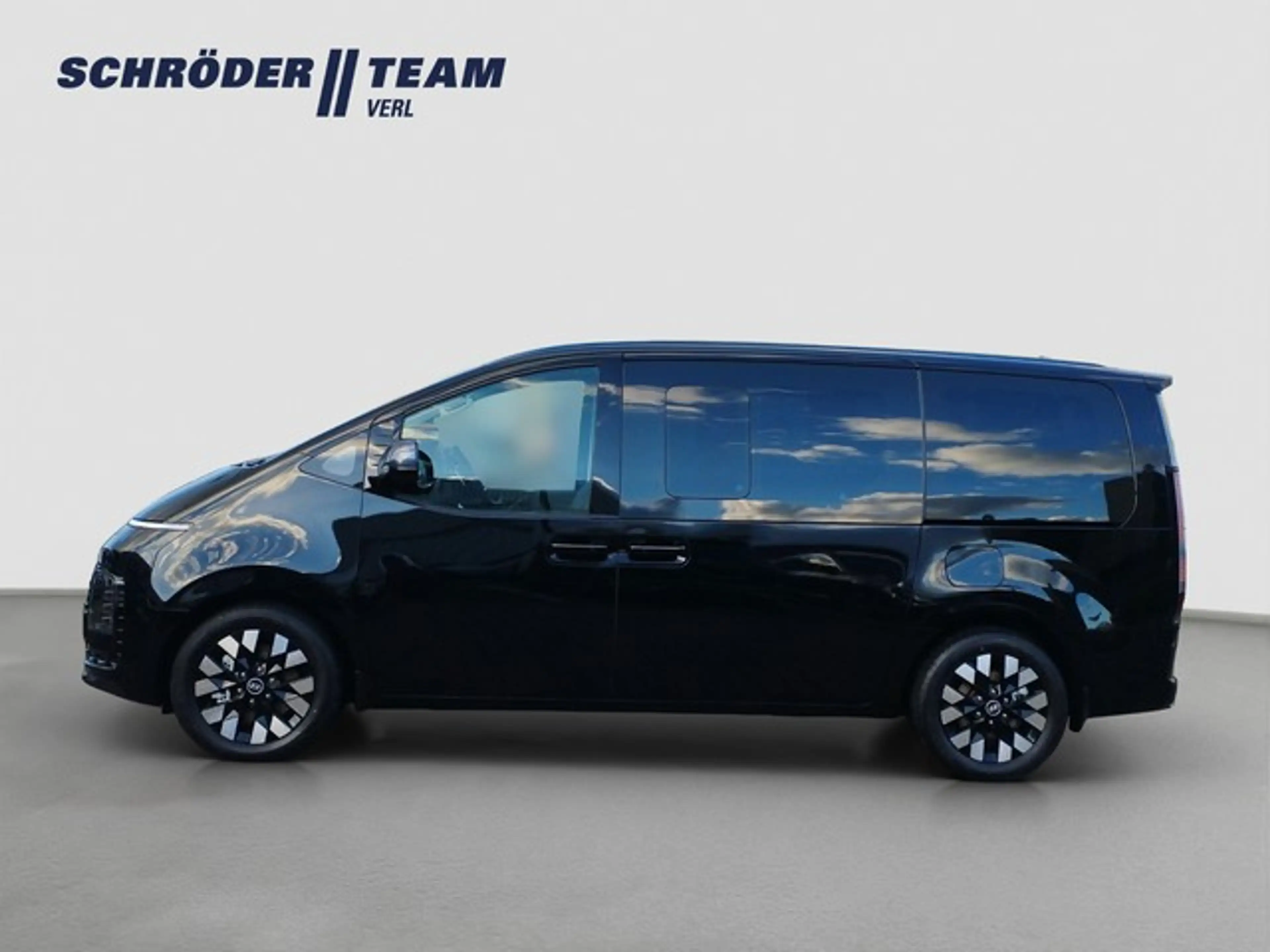 Hyundai STARIA Hybrid 1.6 T-GDI Signature Panoramadach — photo 2