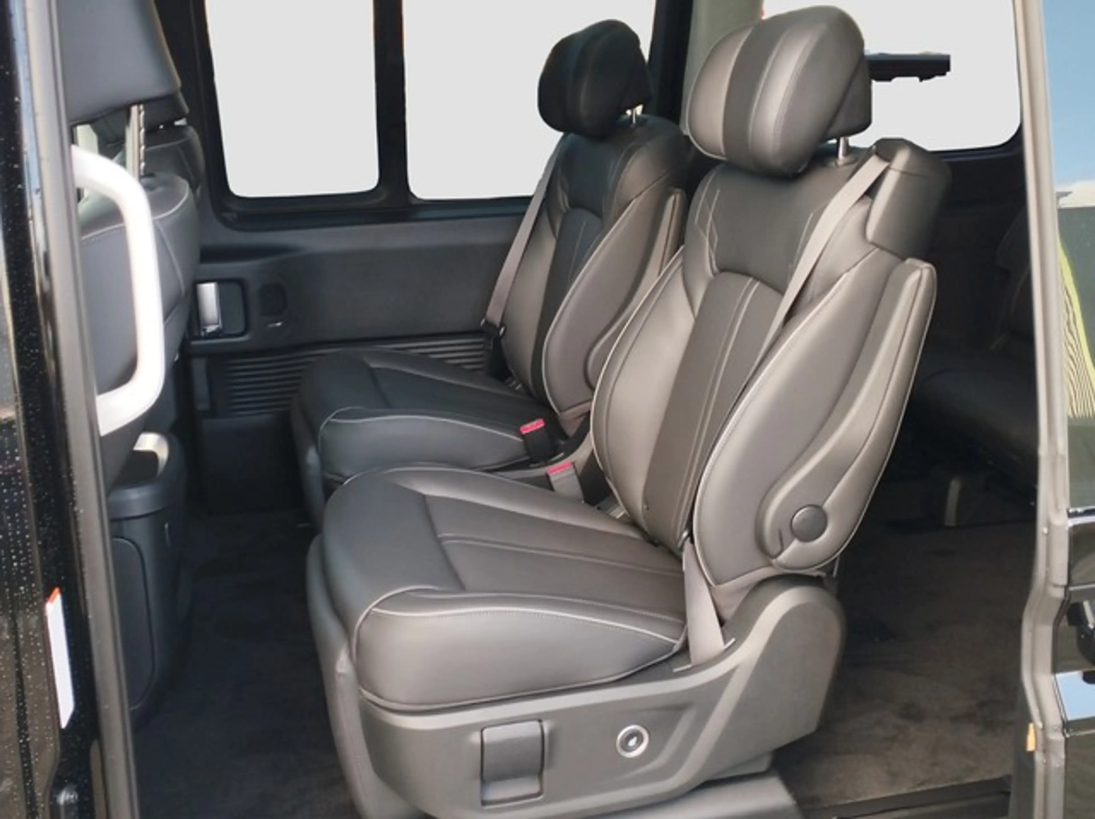 Hyundai STARIA Hybrid 1.6 T-GDI Signature Panoramadach — photo 6