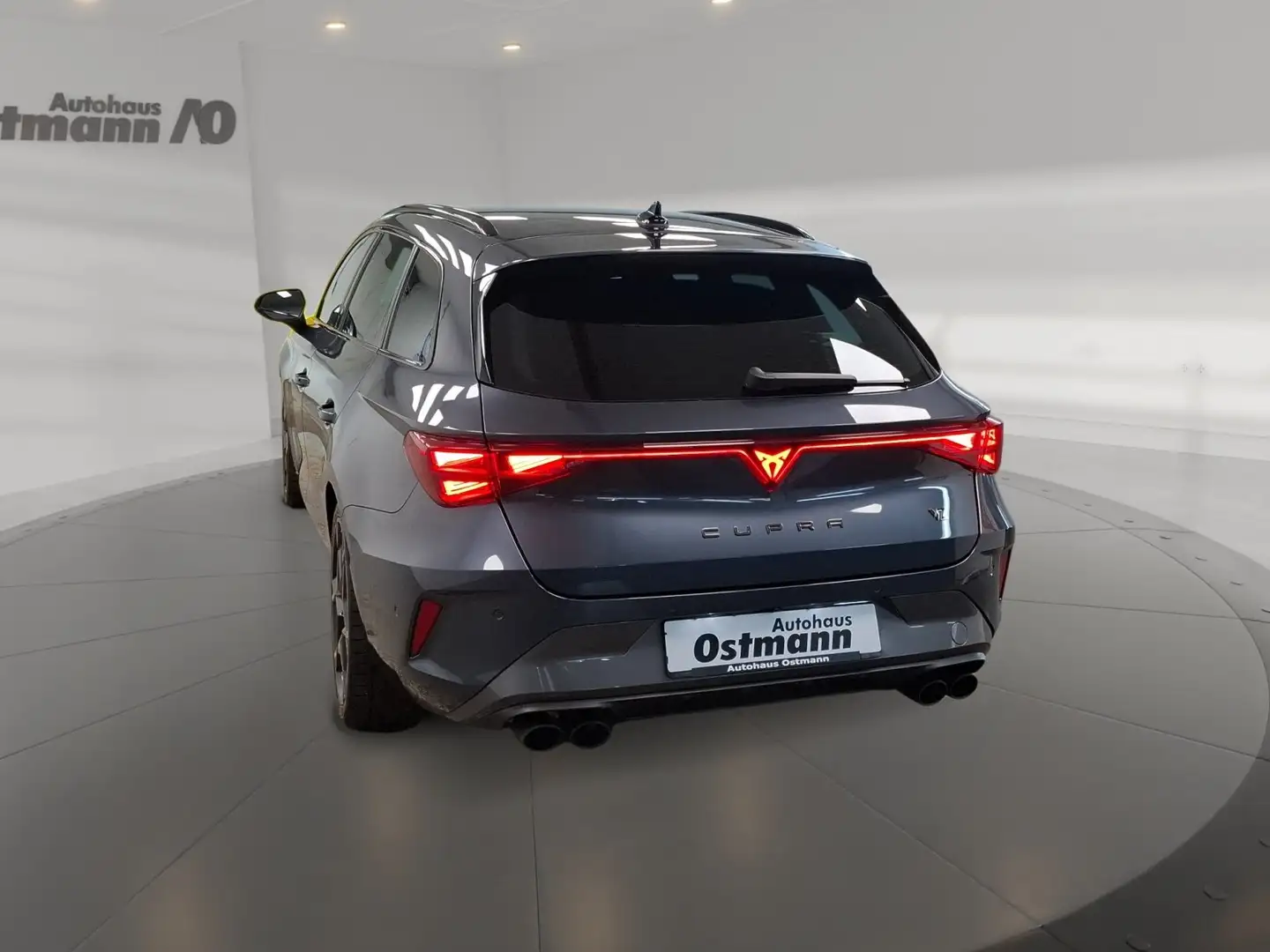 CUPRA Leon Sportstourer 2.0 TSI 4Drive VZ RFK el.Heck Grau - 2