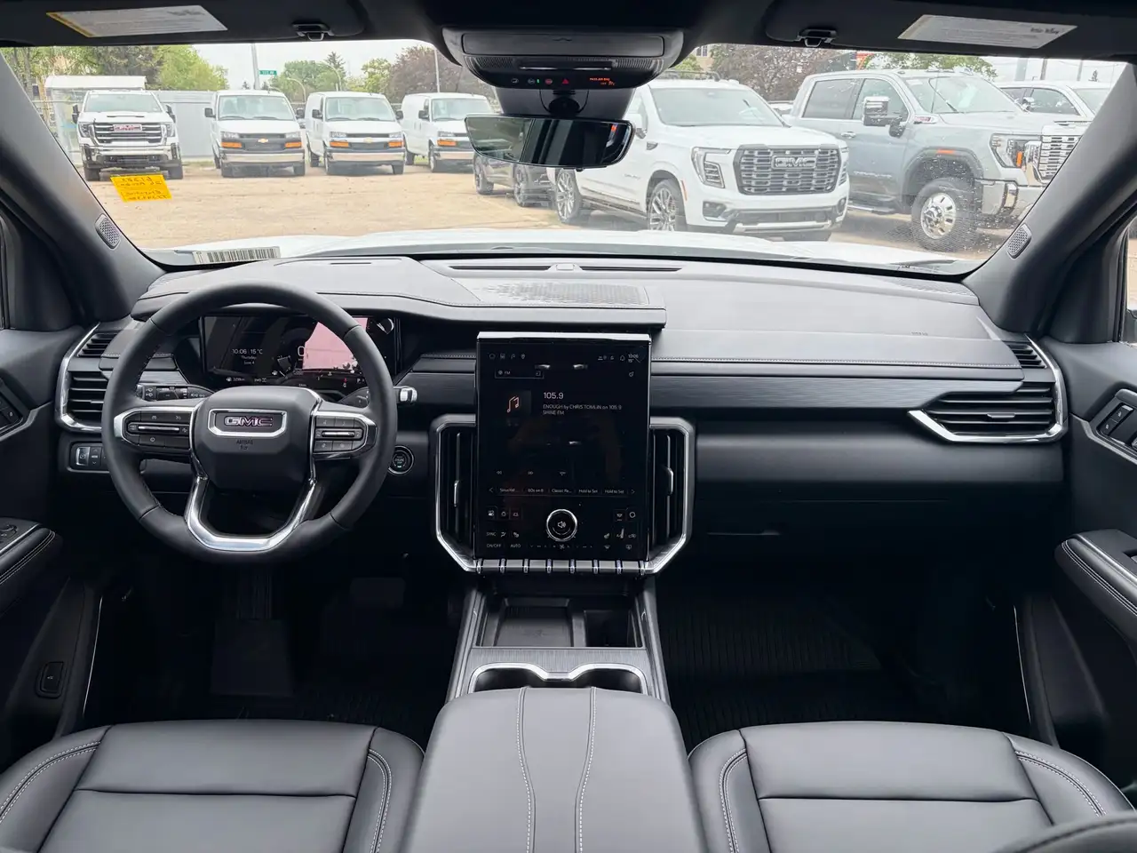 GMC Acadia снимка GMC Acadia