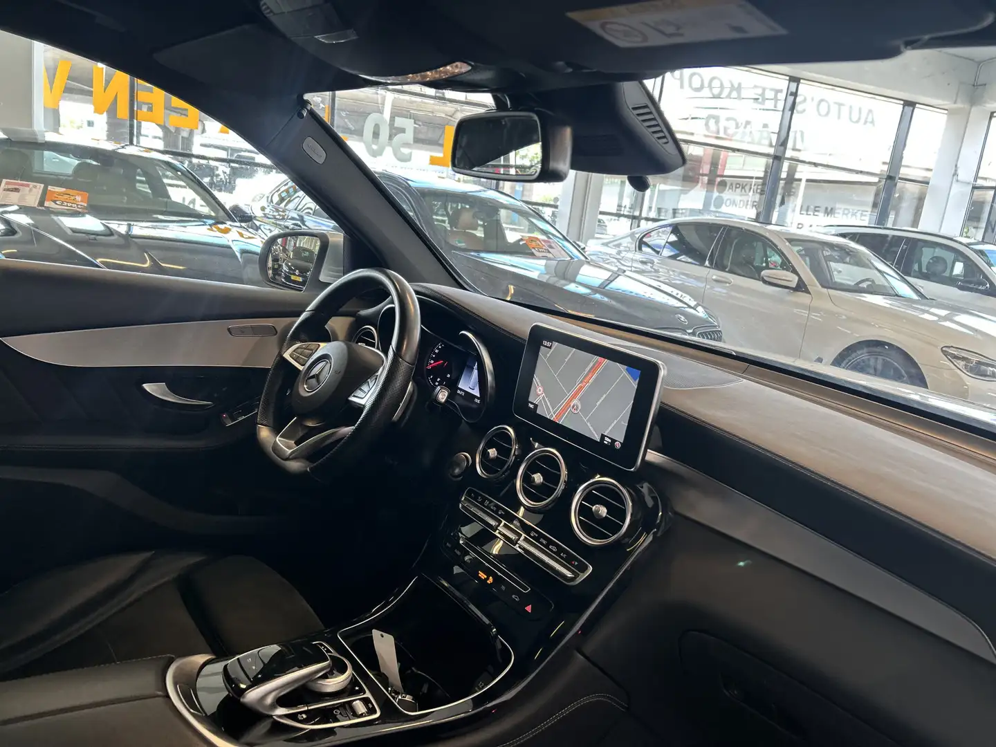 Mercedes-Benz GLC 250 4MATIC AMG Premium Plus | Panoramadak | Cruise con Gris - 2