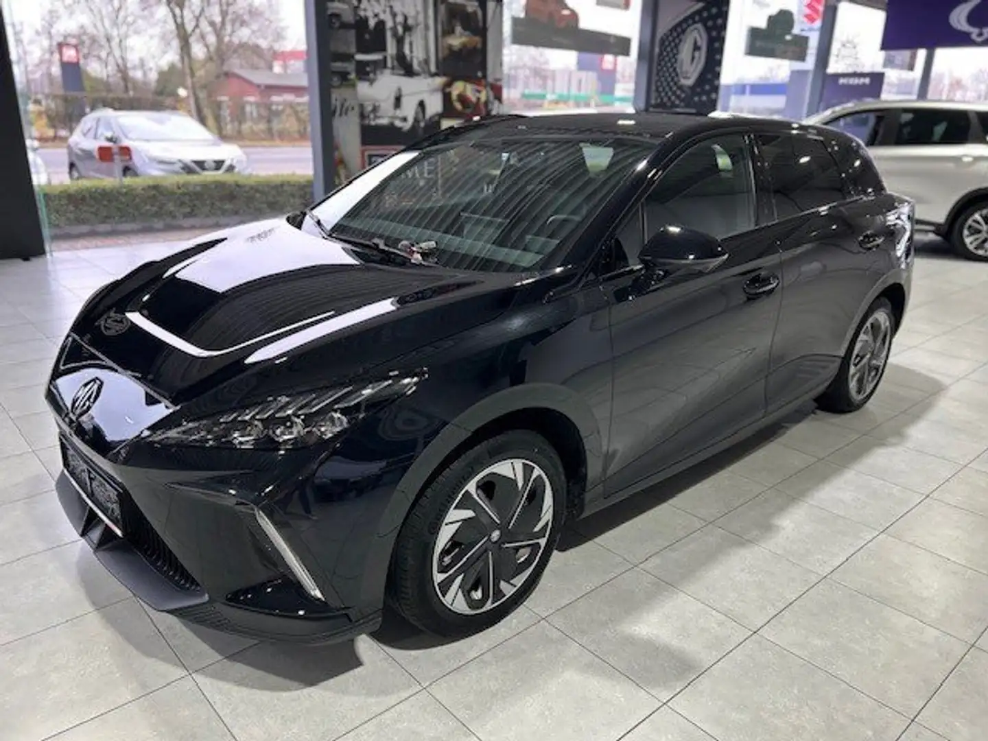 MG MG4 4 Luxury 64 kWh Zwart - 1