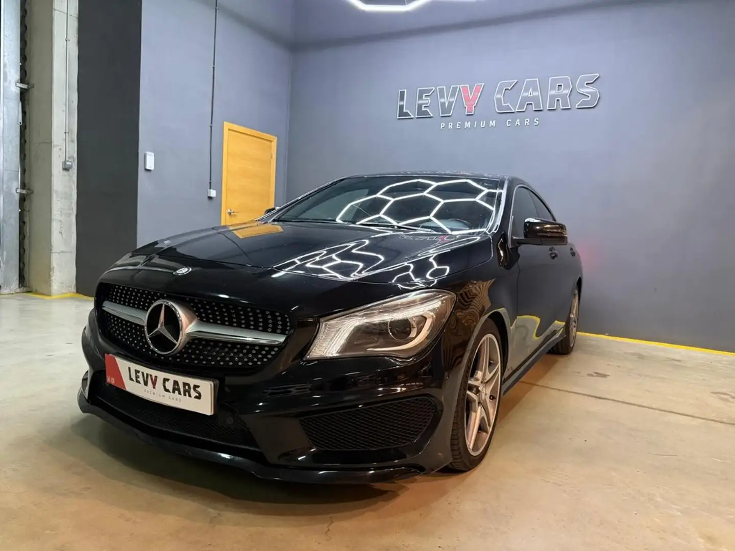 Mercedes-Benz CLA 200 CDI AMG Line Schwarz - 2