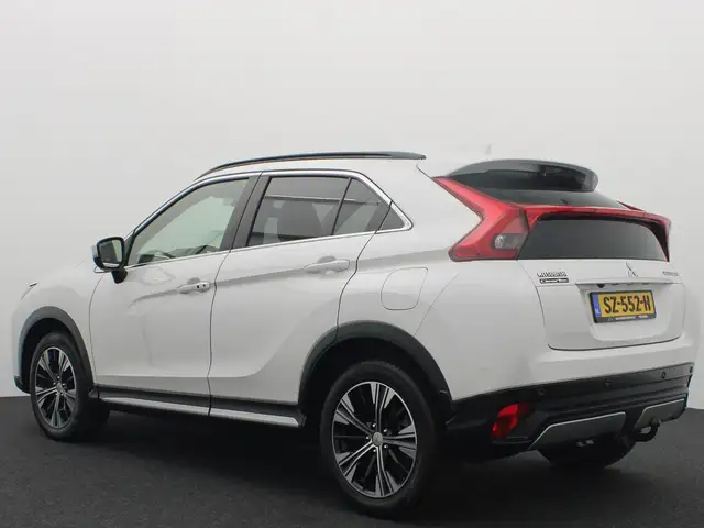 Mitsubishi Eclipse Cross view 3