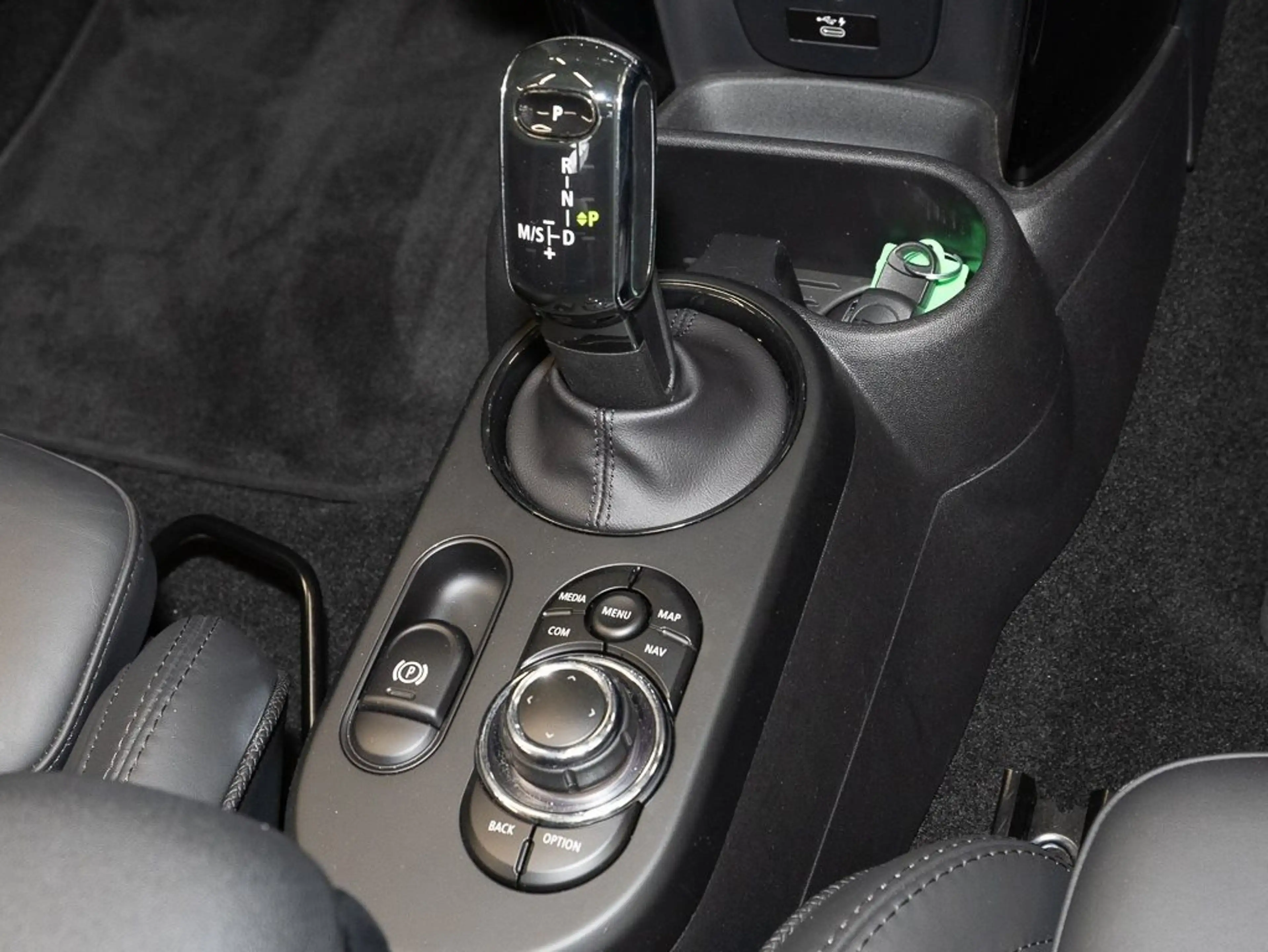 MINI John Cooper Works Cabrio John Cooper Works Cabrio HUD ACC RFK NAVI LED — photo 10