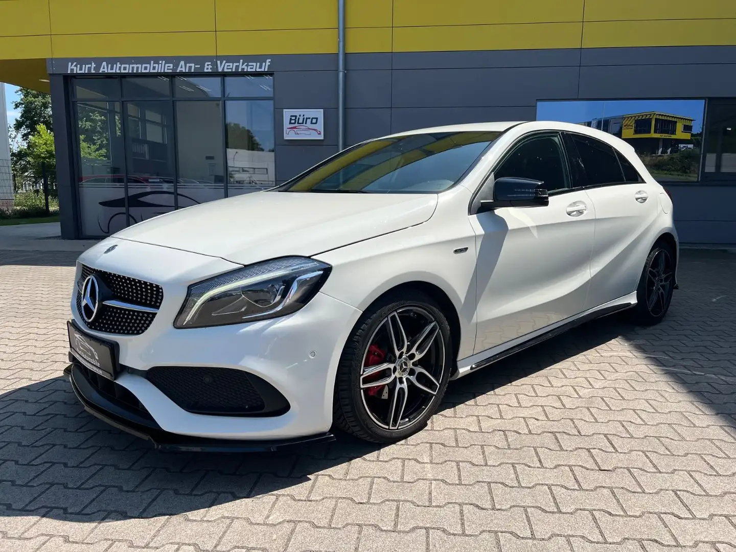 Mercedes-Benz A 180 A -Klasse /AMG LINE/KAMERA/AUTOMATIK/LED/ Wit - 2
