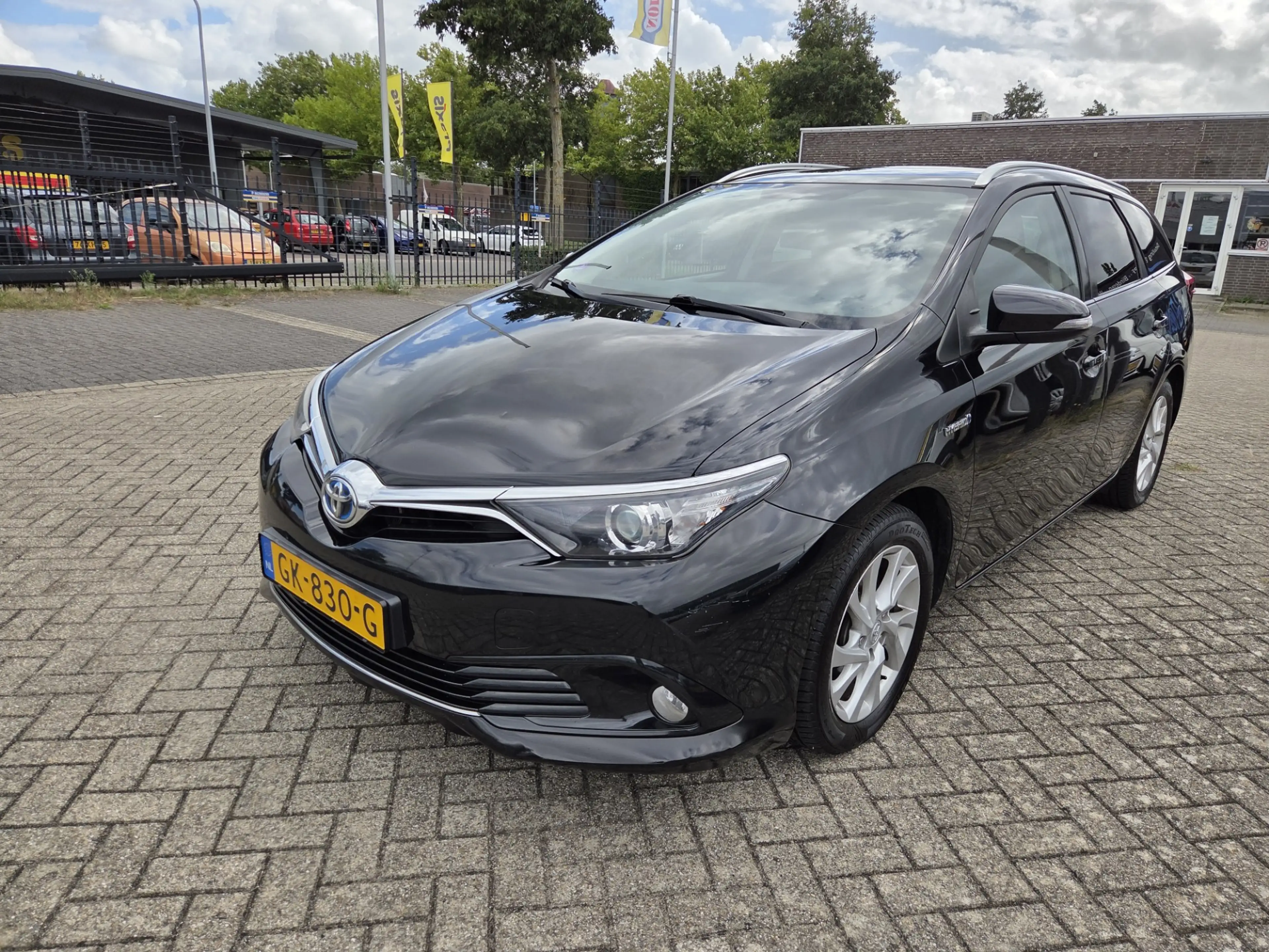 Toyota Auris Touring Sports 1.8 Hybrid Lease — photo 31