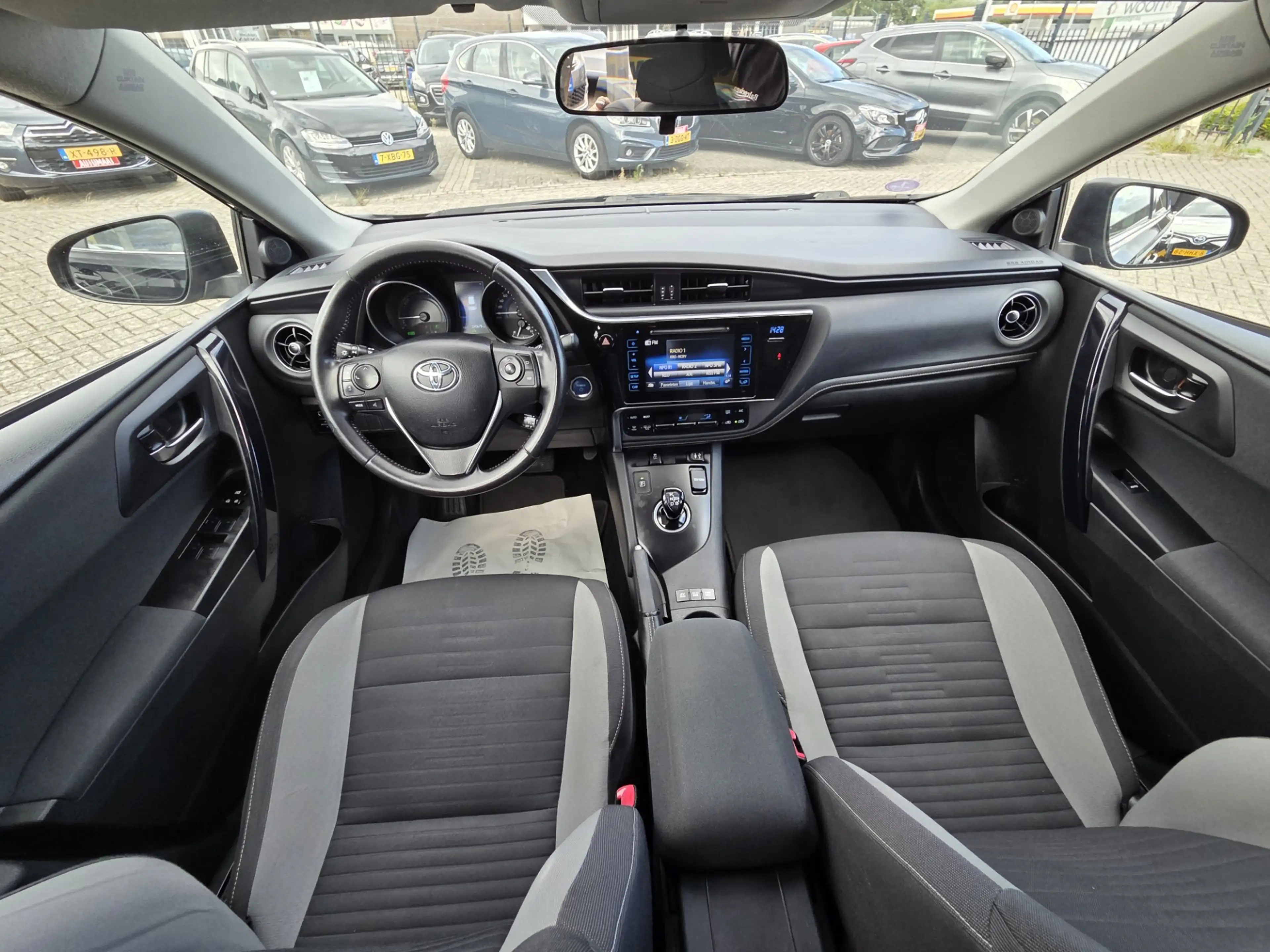 Toyota Auris Touring Sports 1.8 Hybrid Lease — photo 33