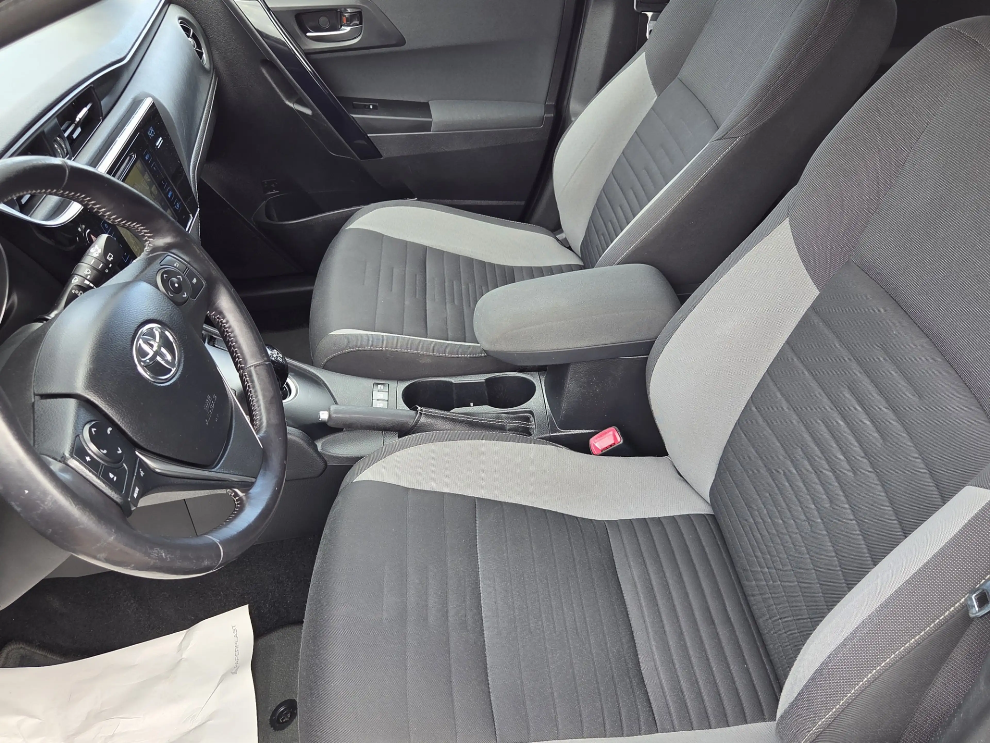 Toyota Auris Touring Sports 1.8 Hybrid Lease — photo 25