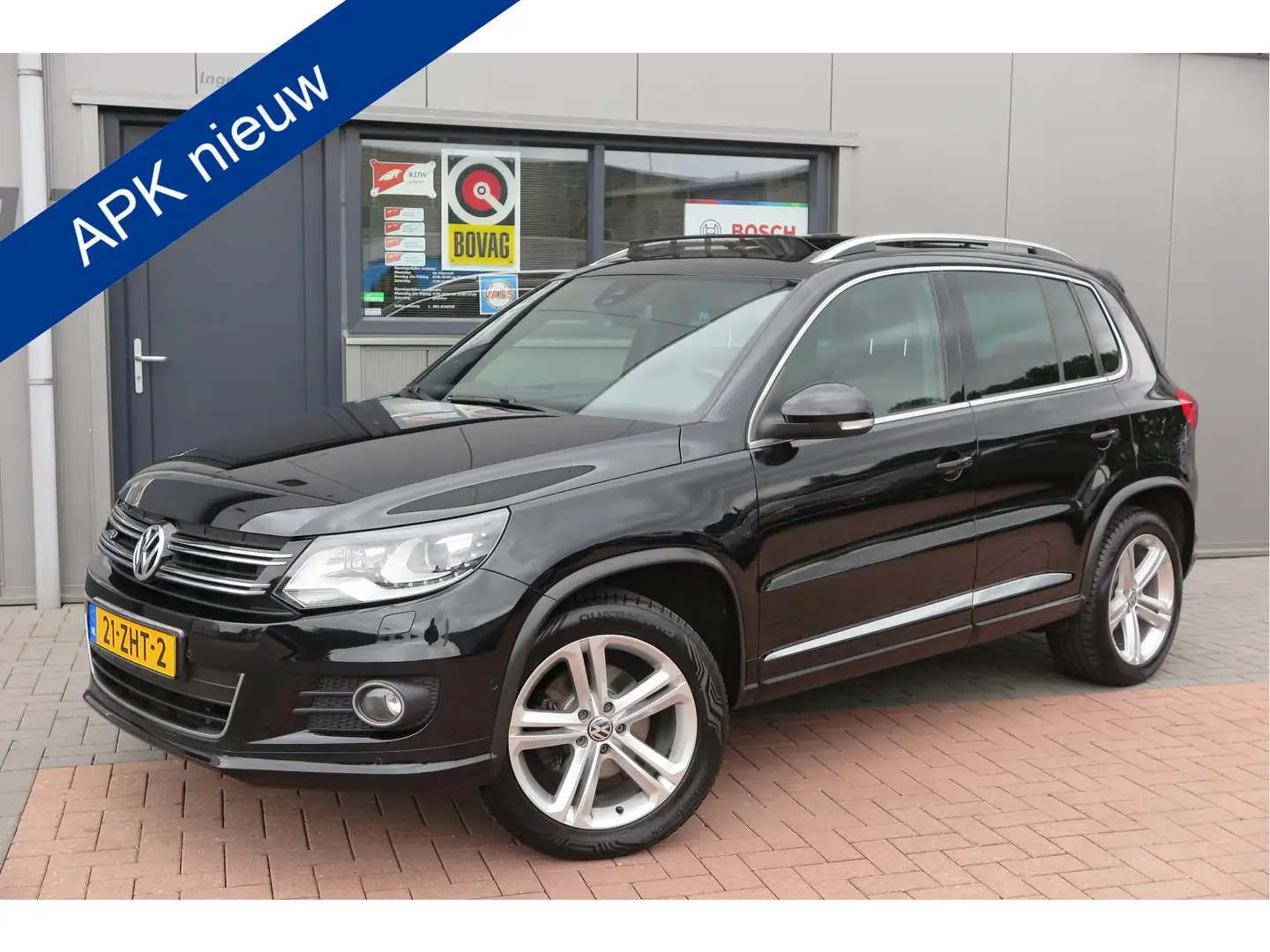 Volkswagen Tiguan 2.0 TSI 132kw 180pk Sport&Style 4motion R-line Edi Zwart - 1