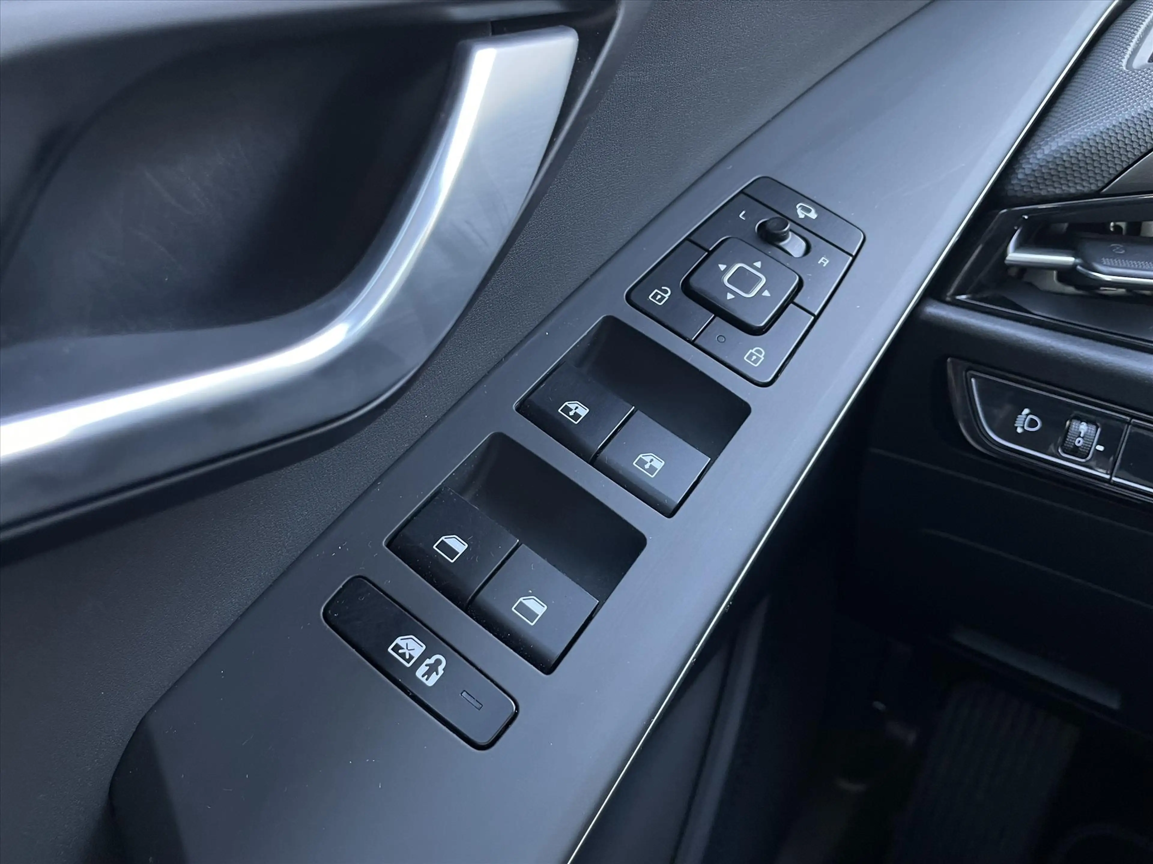 Kia Niro 1.6 Hybrid DynamicLine Edition / navi / Elektrisch — photo 23
