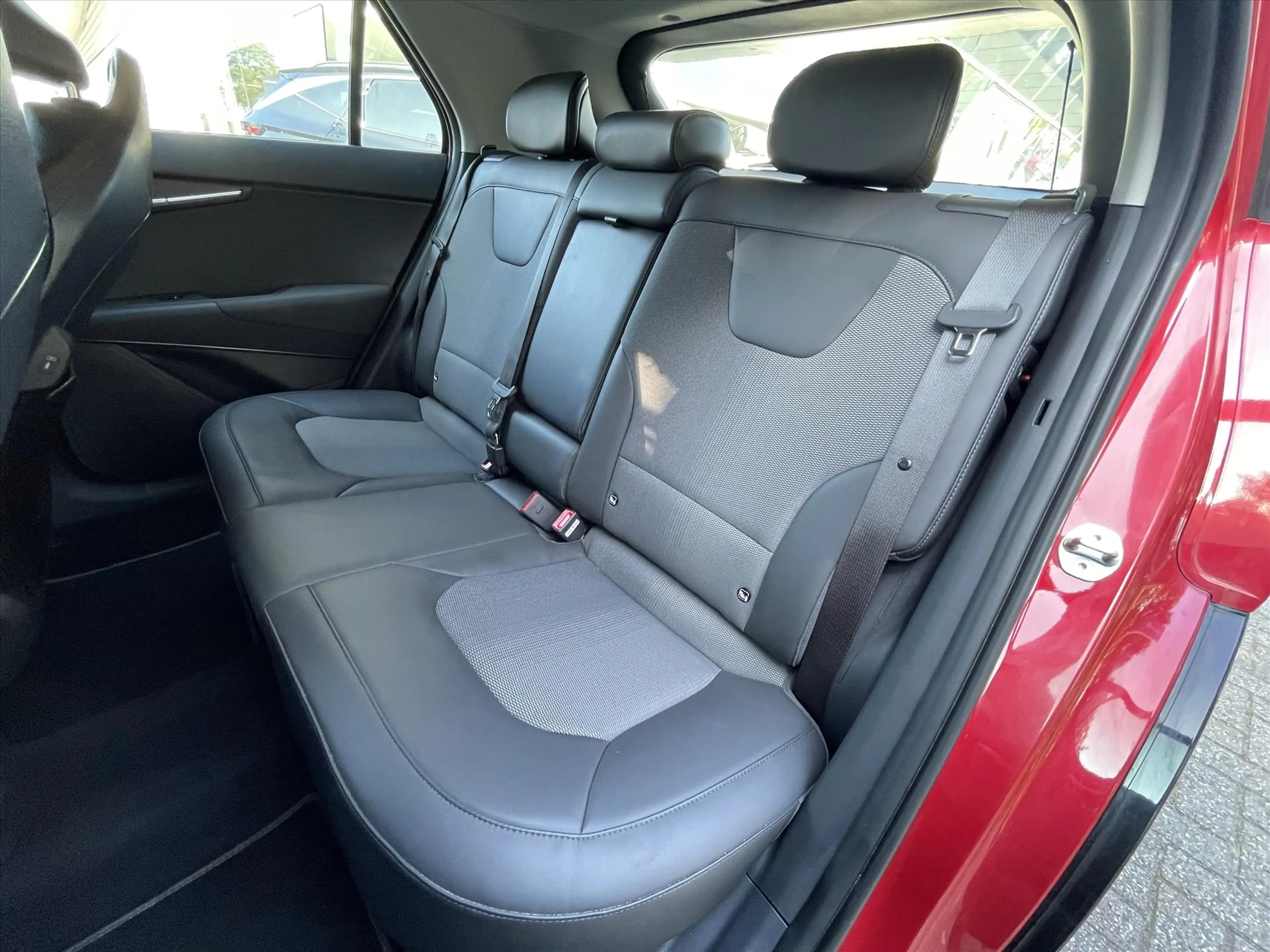 Kia Niro 1.6 Hybrid DynamicLine Edition / navi / Elektrisch — photo 11