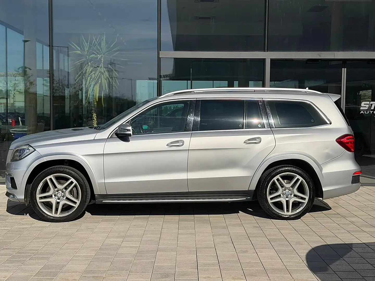 Mercedes-Benz GL 350 BlueTEC 4MATIC Aut. *AMG* 7-SITZER* AIRMATIC* A... Silber - 2