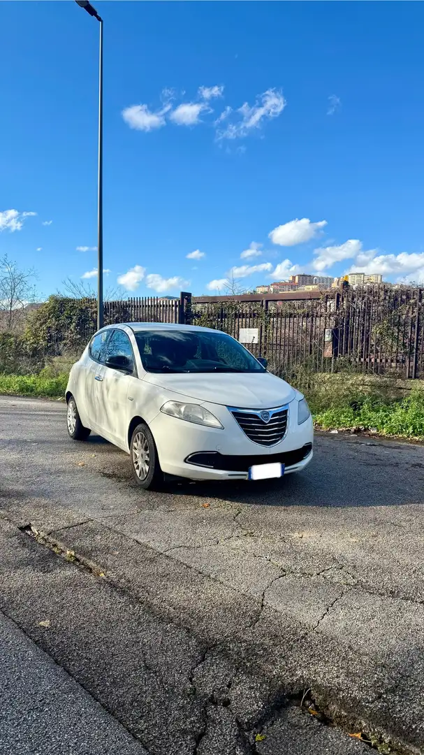 Lancia Ypsilon 1.2 8v Platinum ecochic Gpl 69cv Bianco - 1