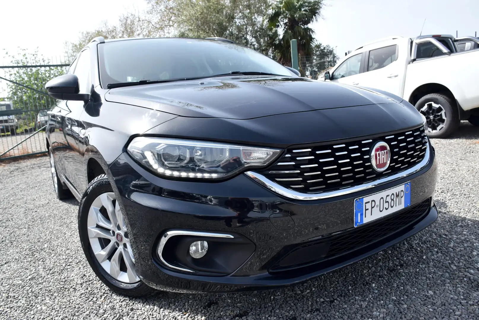 Fiat Tipo SW AUTOMATICA 1.6MJT 120CV NAVI ADAS SENSORI CRUIS Nero - 2