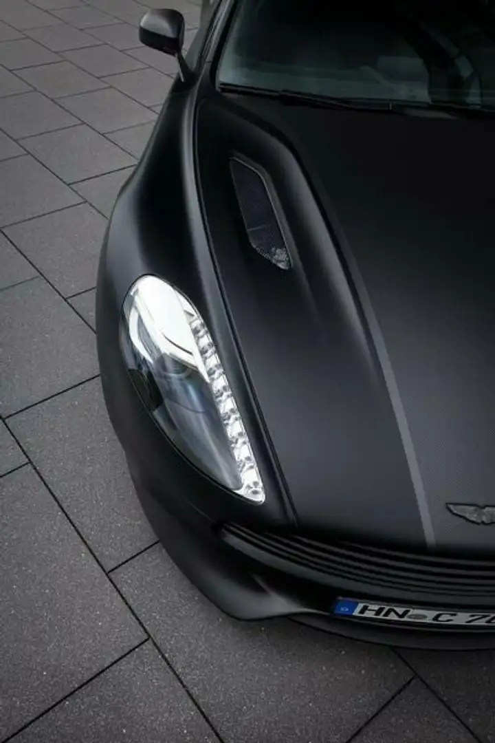 Aston Martin Vanquish ONE OF SEVEN  Carbon Schwarz - 2