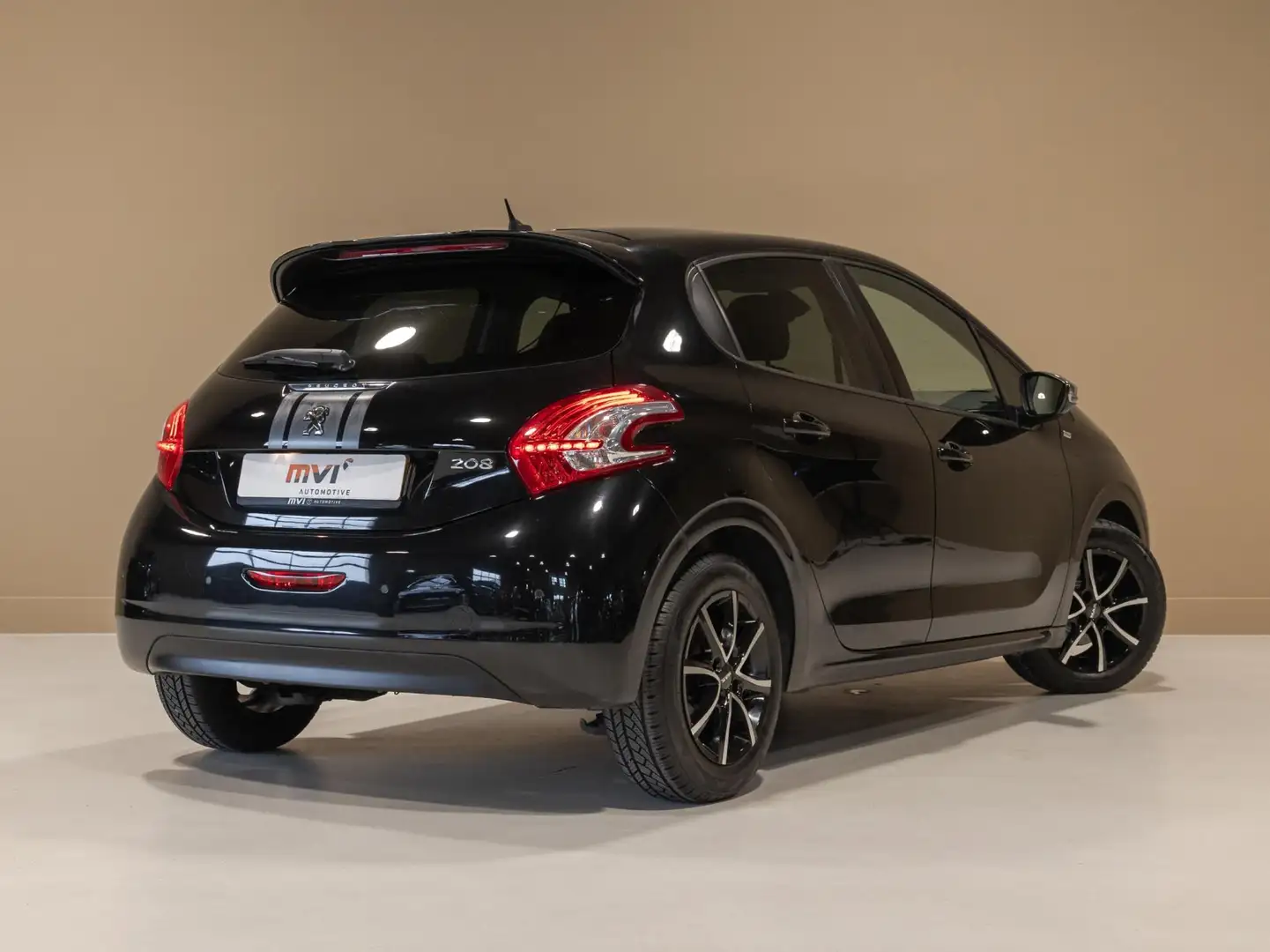 Peugeot 208 1.2 VTi Style / 82pk / Automatische klimaatregelin Zwart - 2